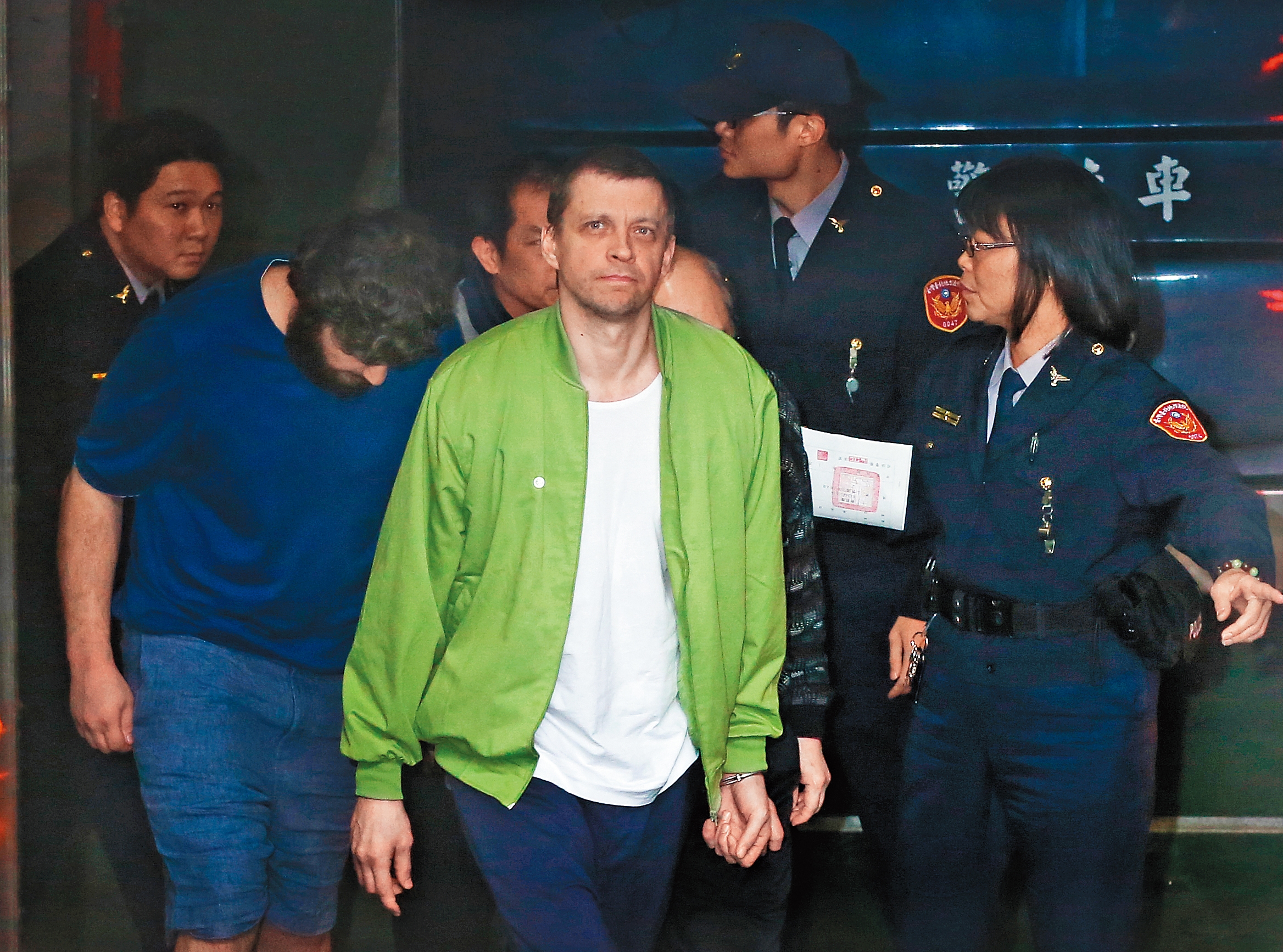 羅馬尼亞籍的被告潘可夫與米海爾及安得魯等人，利用入侵銀行系統方式，從一銀提款機盜領千萬。