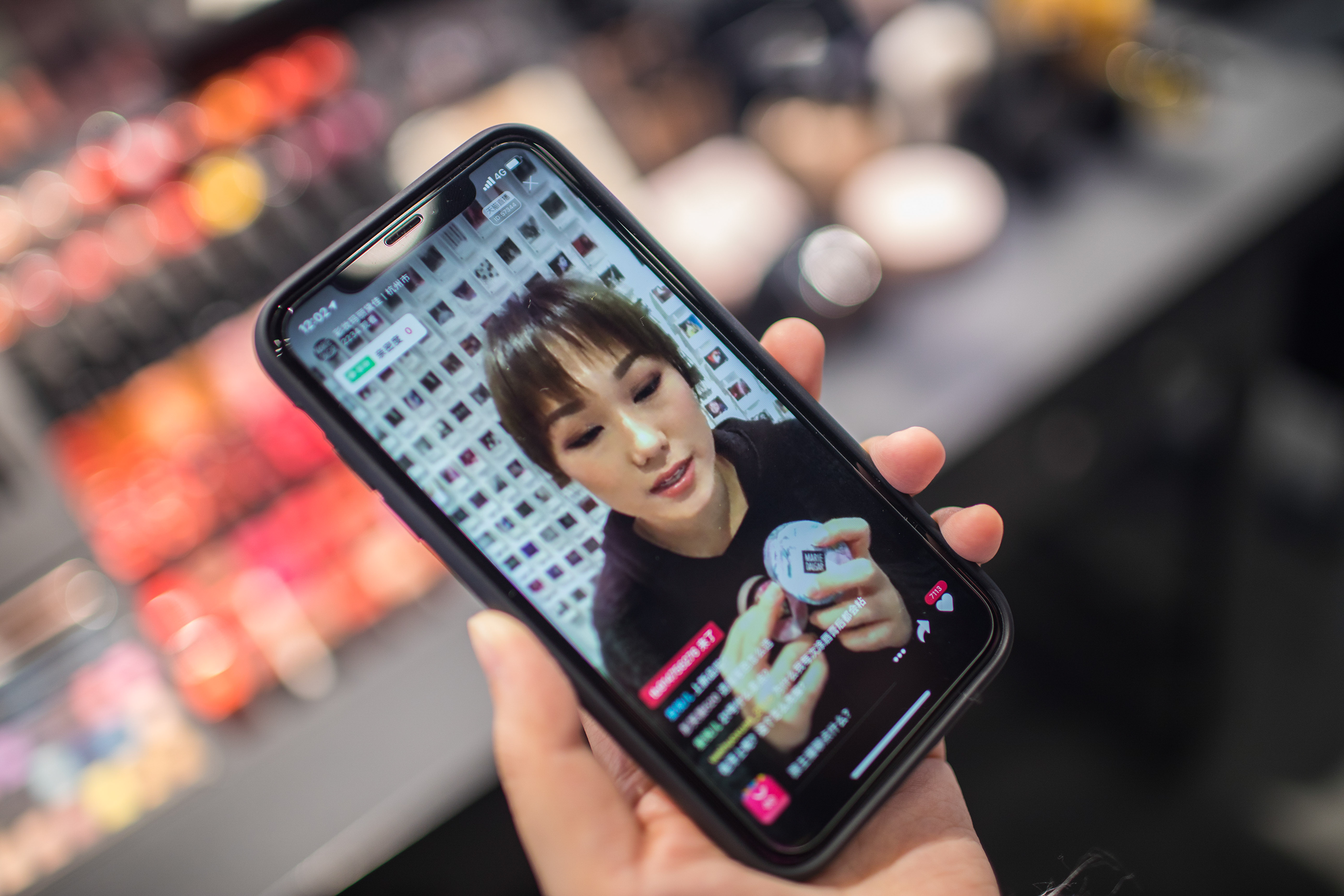 網紅文化的崛起，重新定義了「影響力行銷」的運作規則。（東方IC）