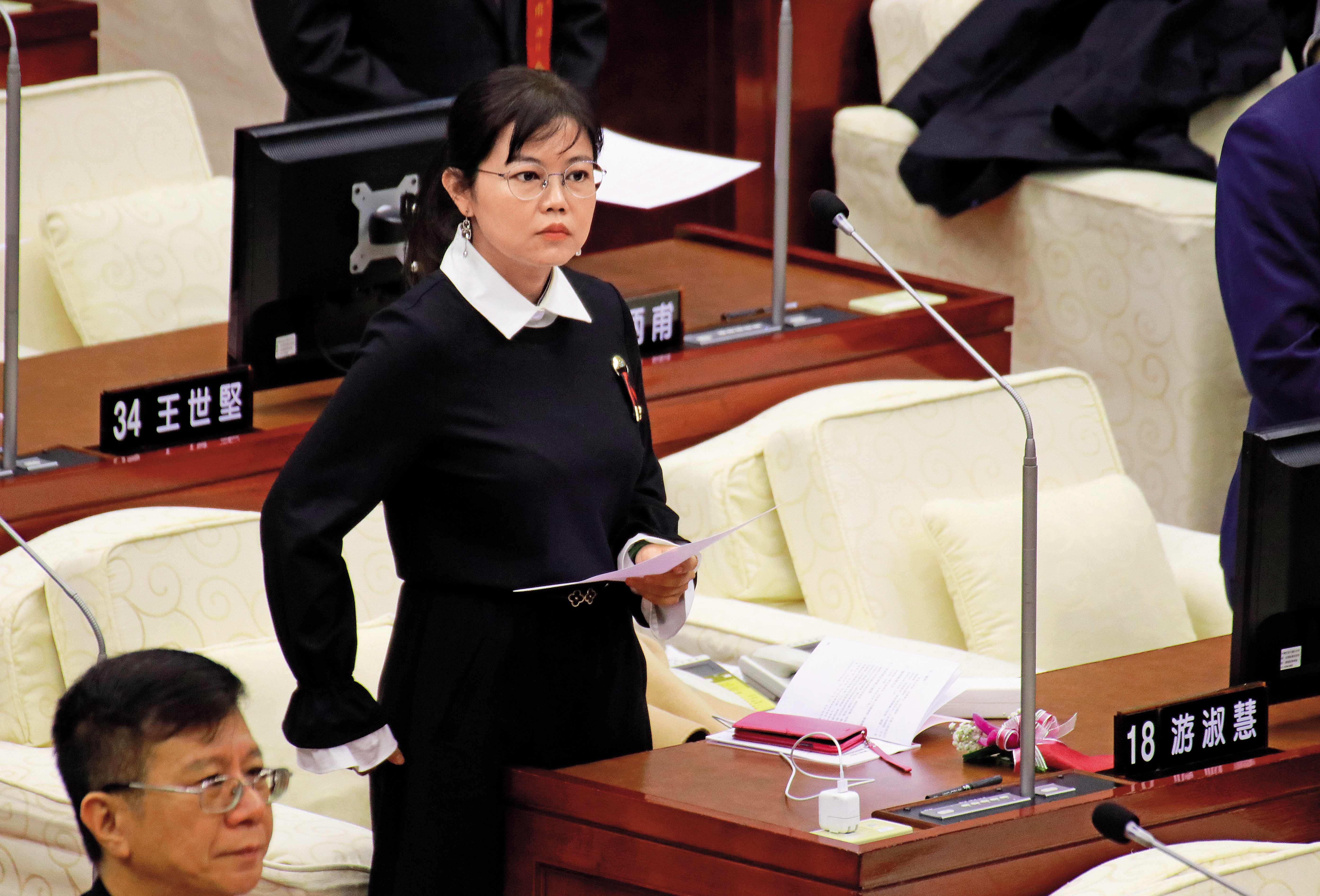 為了力挺游淑慧參選台北市內湖、南港區議員，郝龍斌不惜槓上國民黨台北市議會議長吳碧珠。