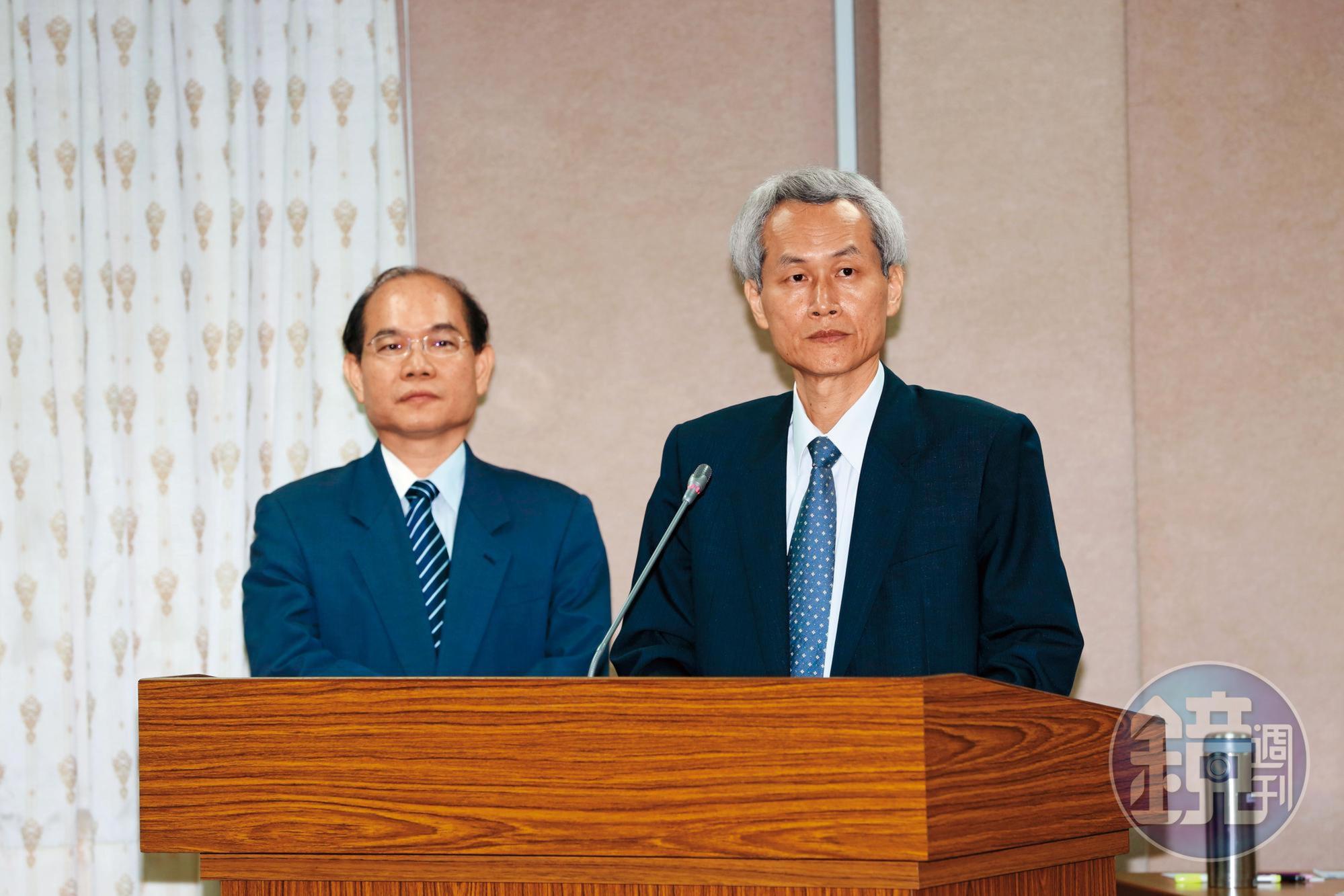 銓敘部長周弘憲今年10月在立法院答詢時表示,若持續不返還溢領退休金,將移送行政執行署強制執行。