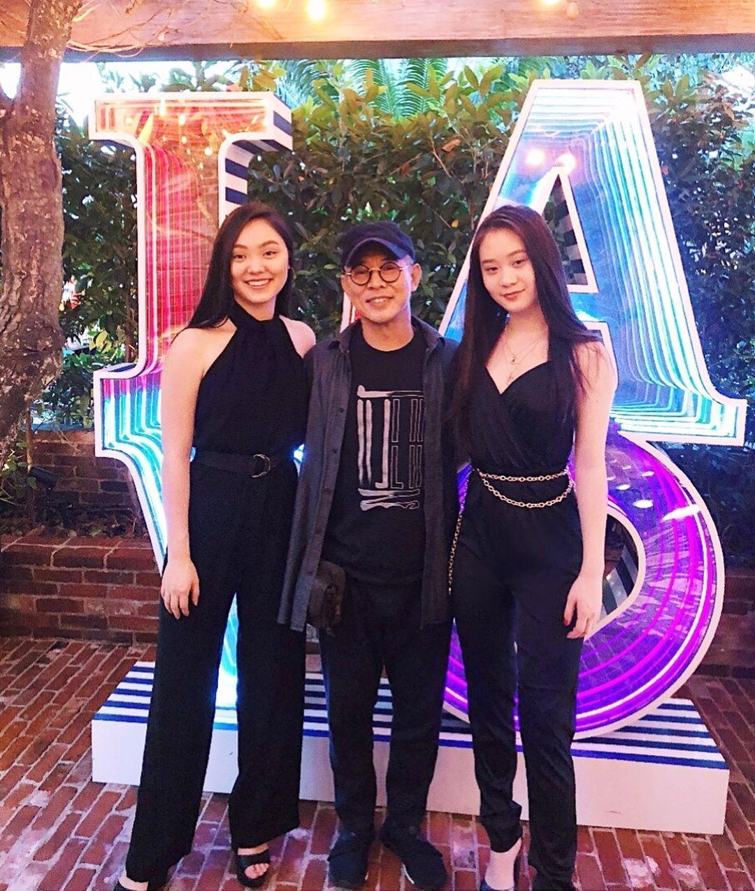 李連杰(中)曬出與大女兒Jane(左)與小女兒Jada(右)的合照。(翻攝李連杰IG)