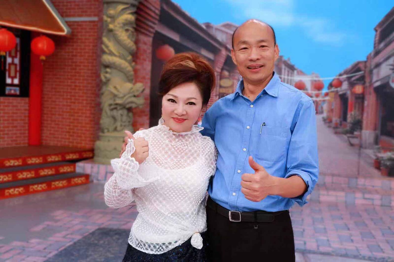 白冰冰昨參加高雄市長韓國瑜就職典禮，結束後還跟韓國瑜用餐及合照。（陳孝志提供）