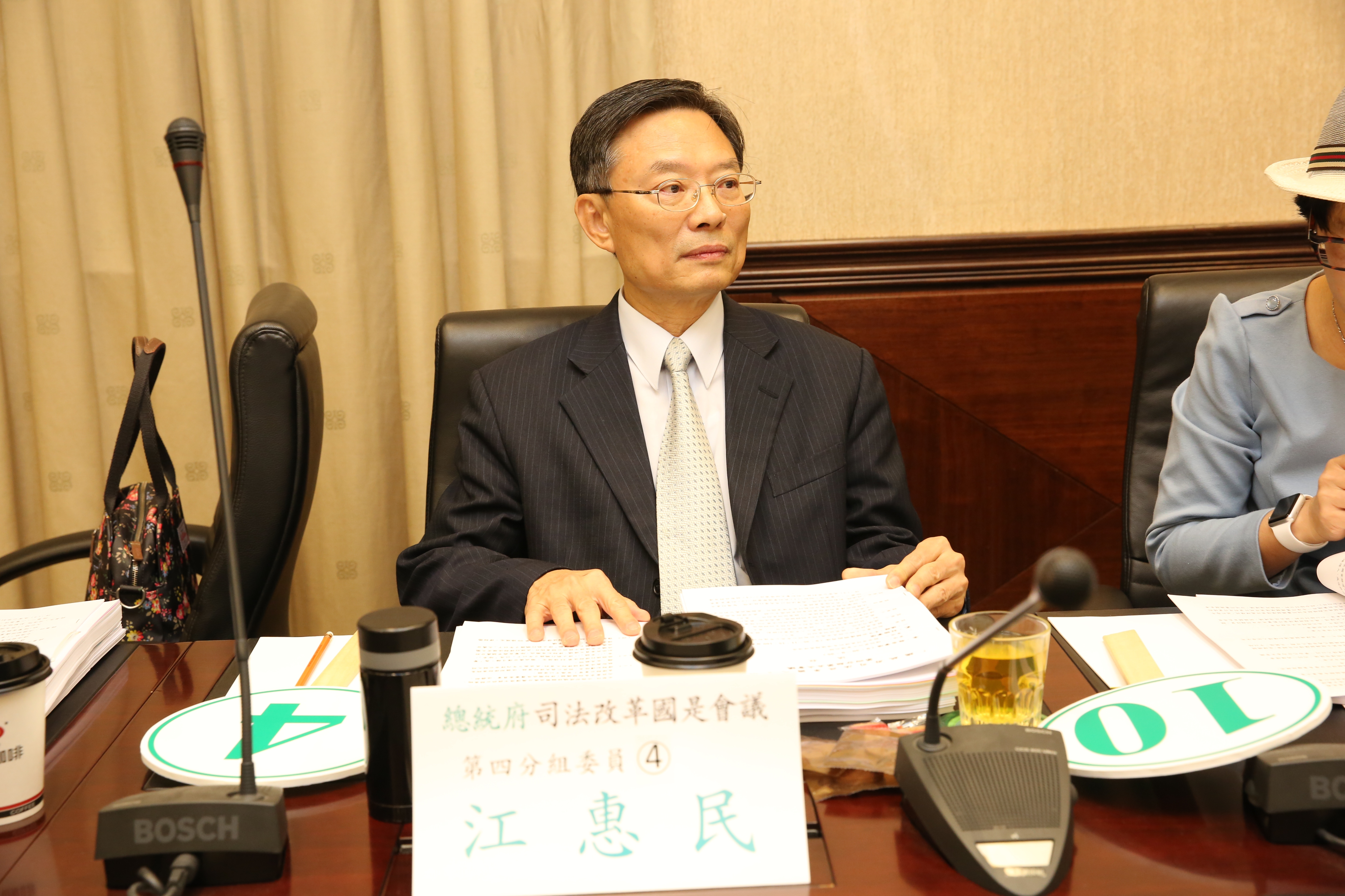 法務部今討論新派檢察長人事案，檢察總長江惠民一出手就電爆民選委員。