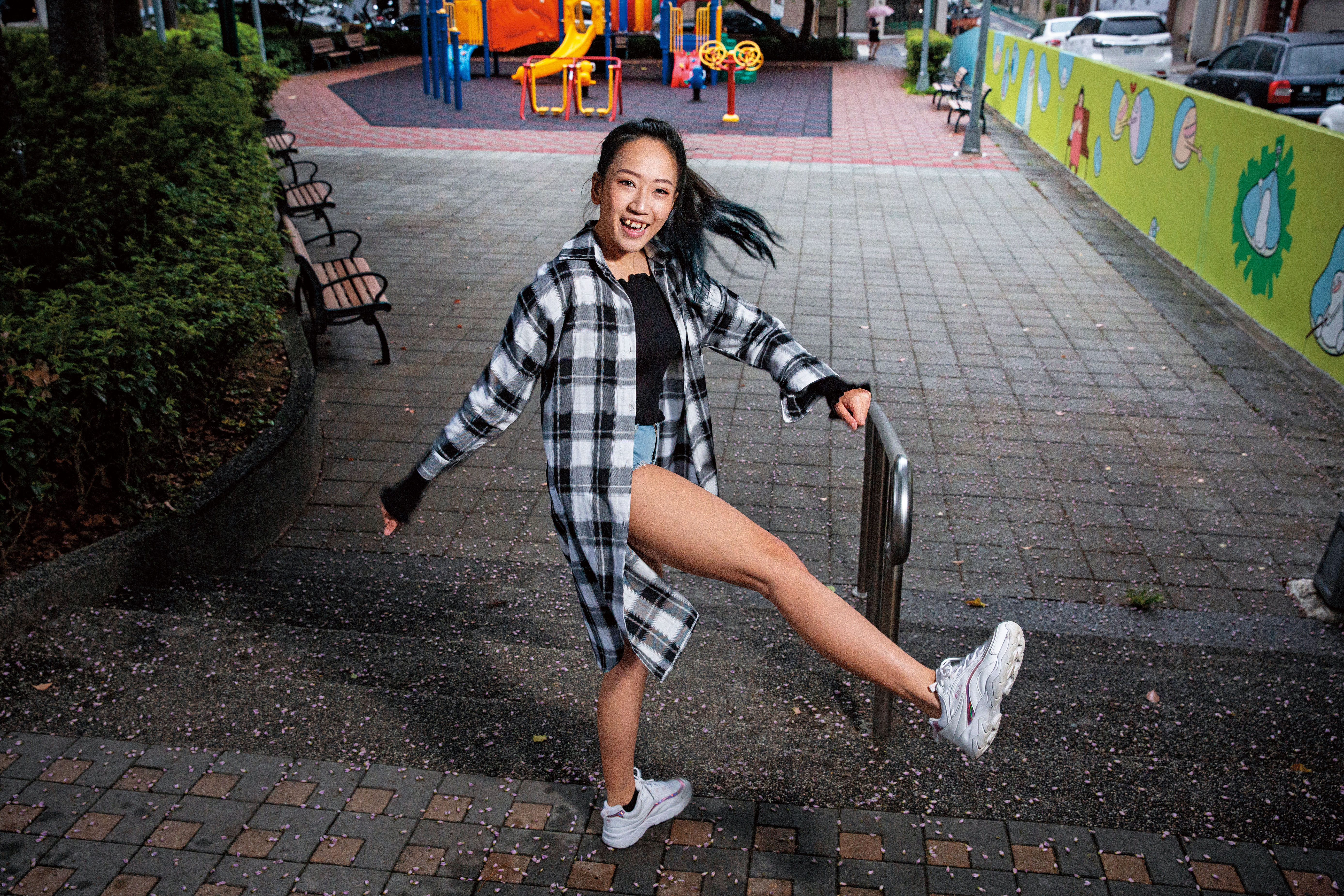 李家瑩，24歲，高雄市，舞者。