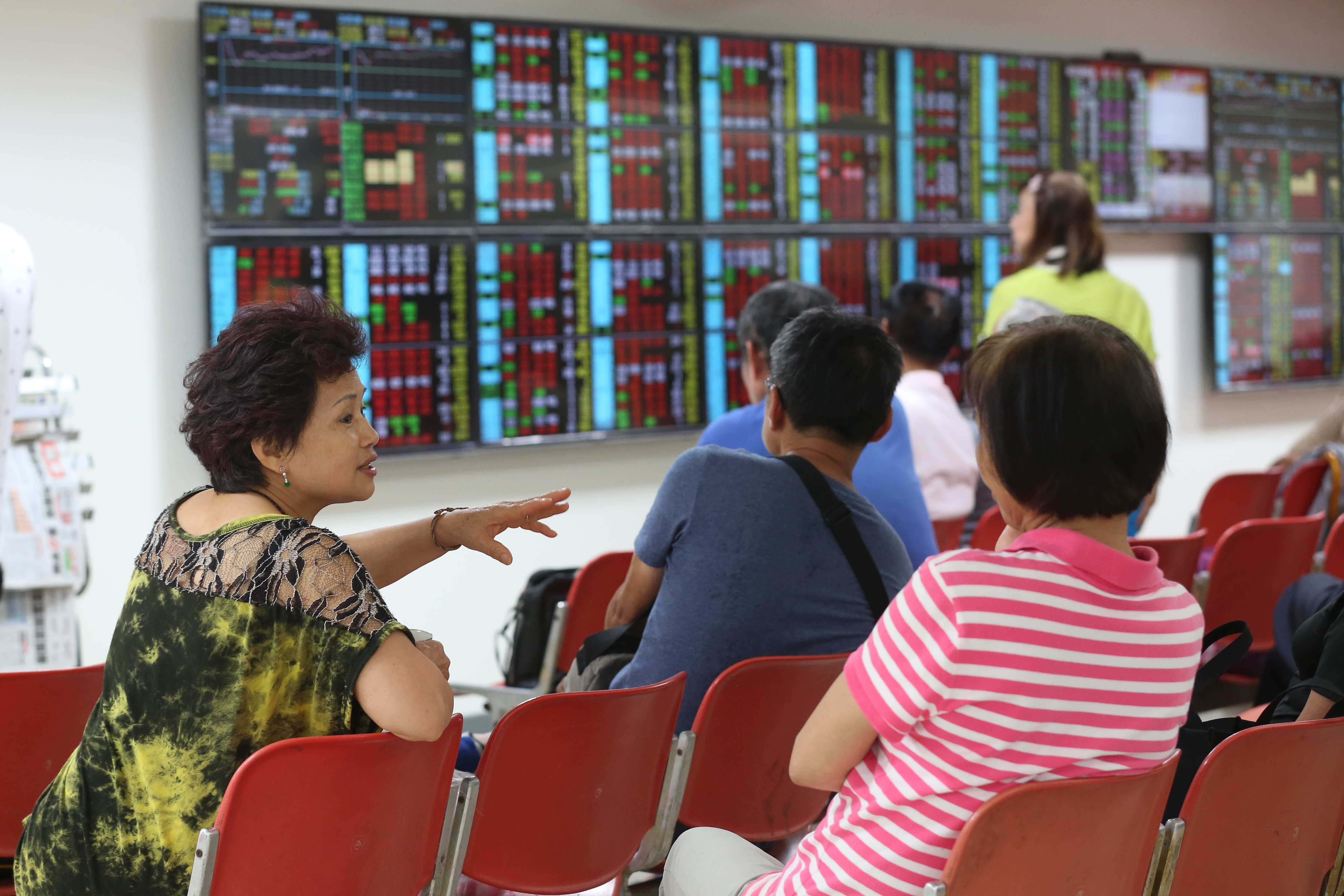 上市櫃公司近年發放的現金股利持續增加，讓存股族每年都有穩定的現金流入袋。