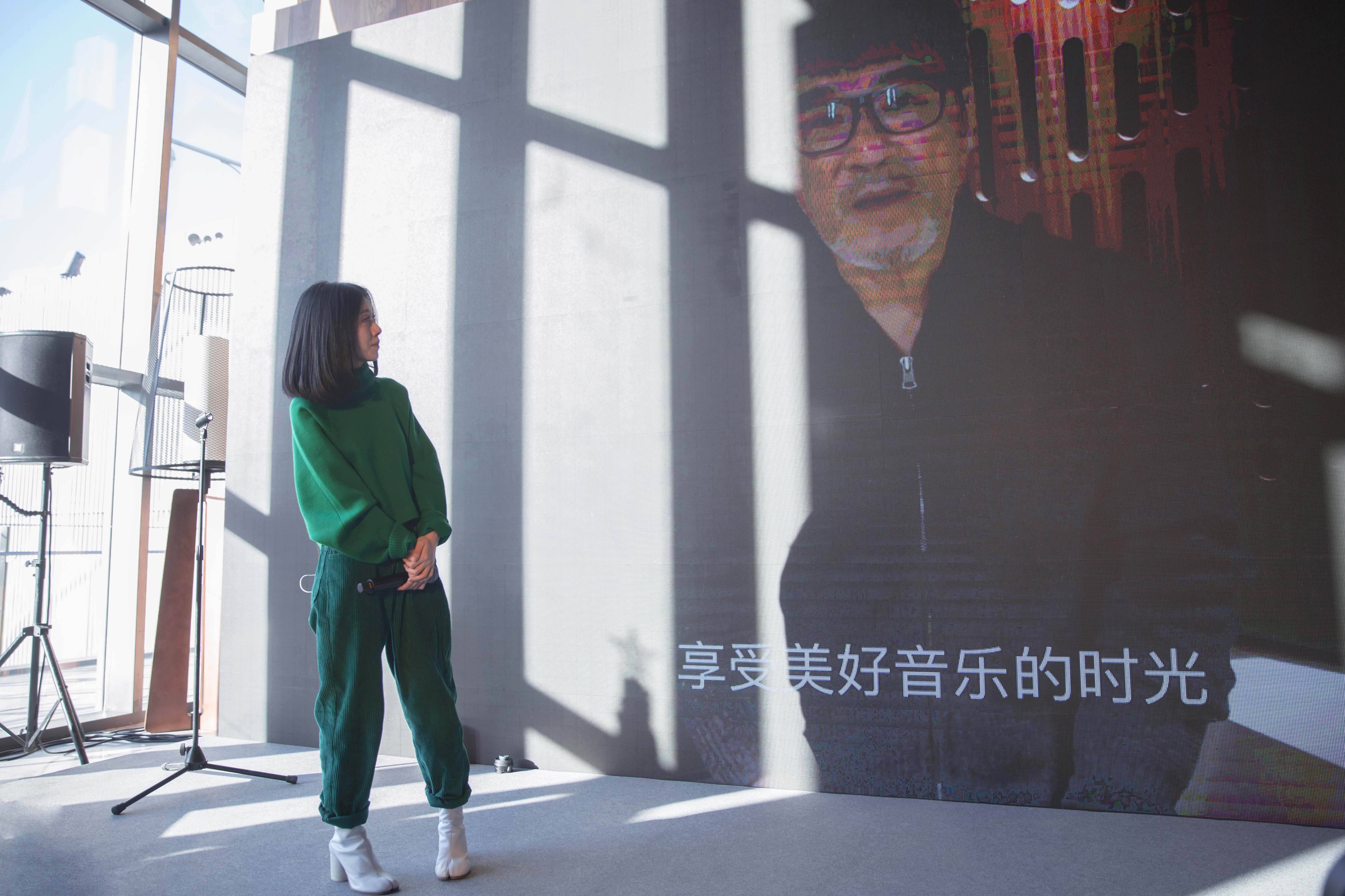 記者會播放恩師李宗盛的祝賀VCR，讓白安當場淚崩。（相信音樂提供）