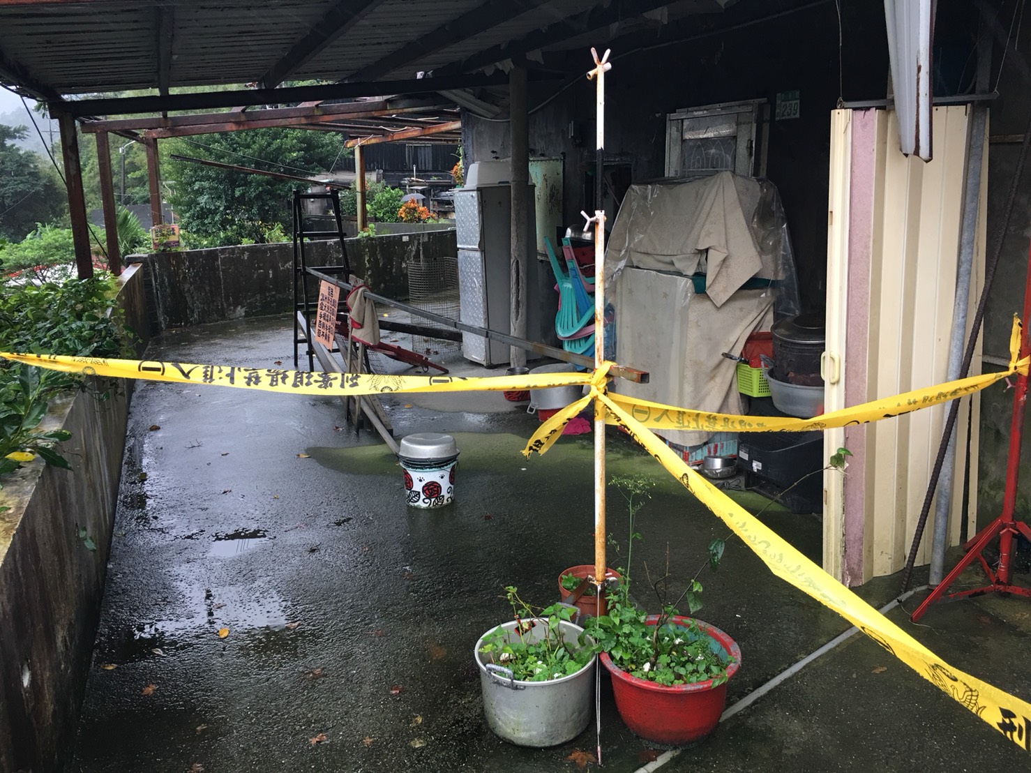 瑞芳區侯硐貓村柴寮路一間民宅，發生一起男女雙屍命案。（翻攝畫面）