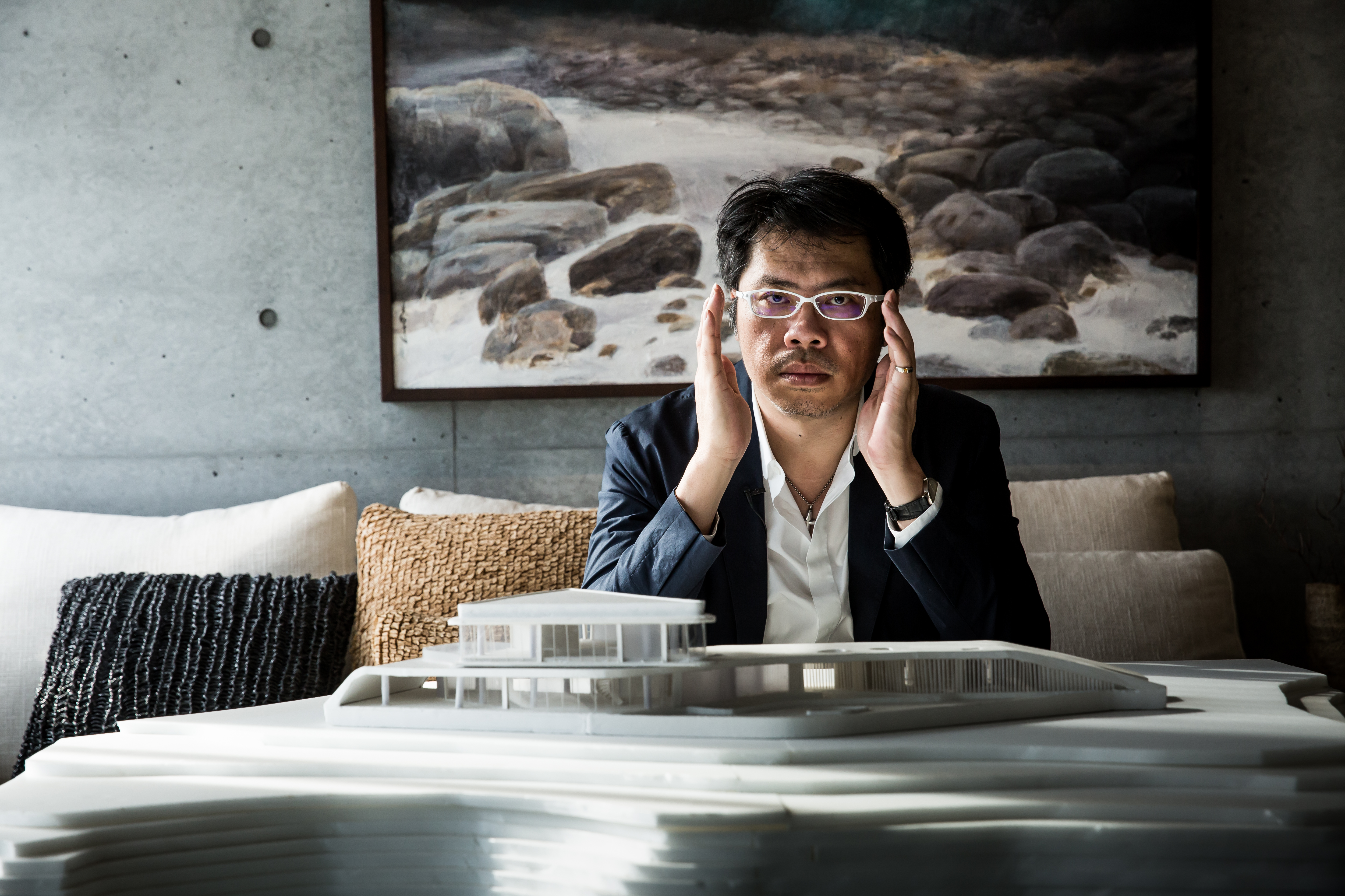 沒喝過洋墨水、沒上過一天建築學校，就像建築大師安藤忠雄一樣，羅耕甫靠著自學在世界建築舞台上發光。