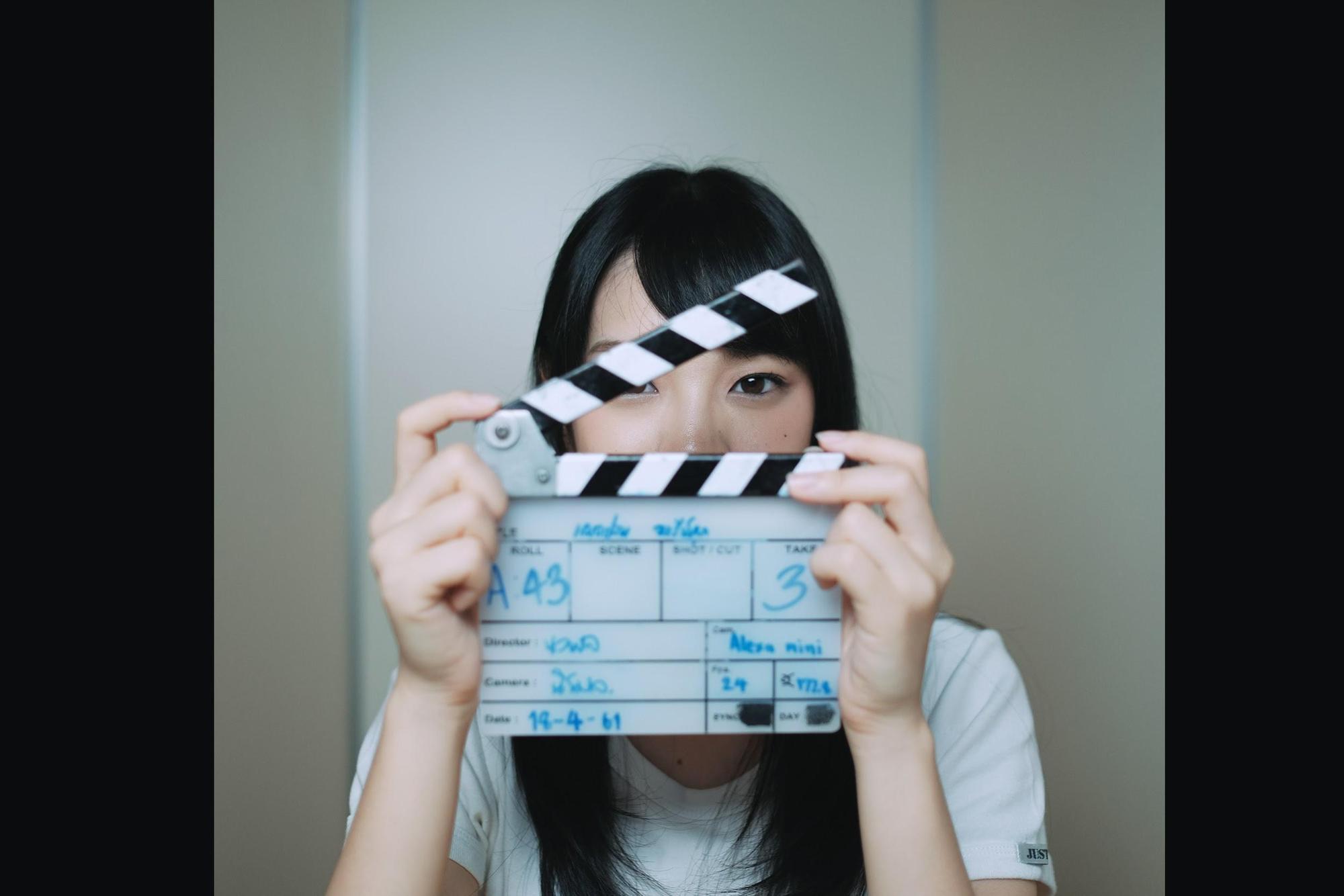 納瓦波坦榮瓜塔納利和「BNK48」成員相處後取得信任，讓她們在深度訪談階段暢所欲言。 （高雄電影節提供）