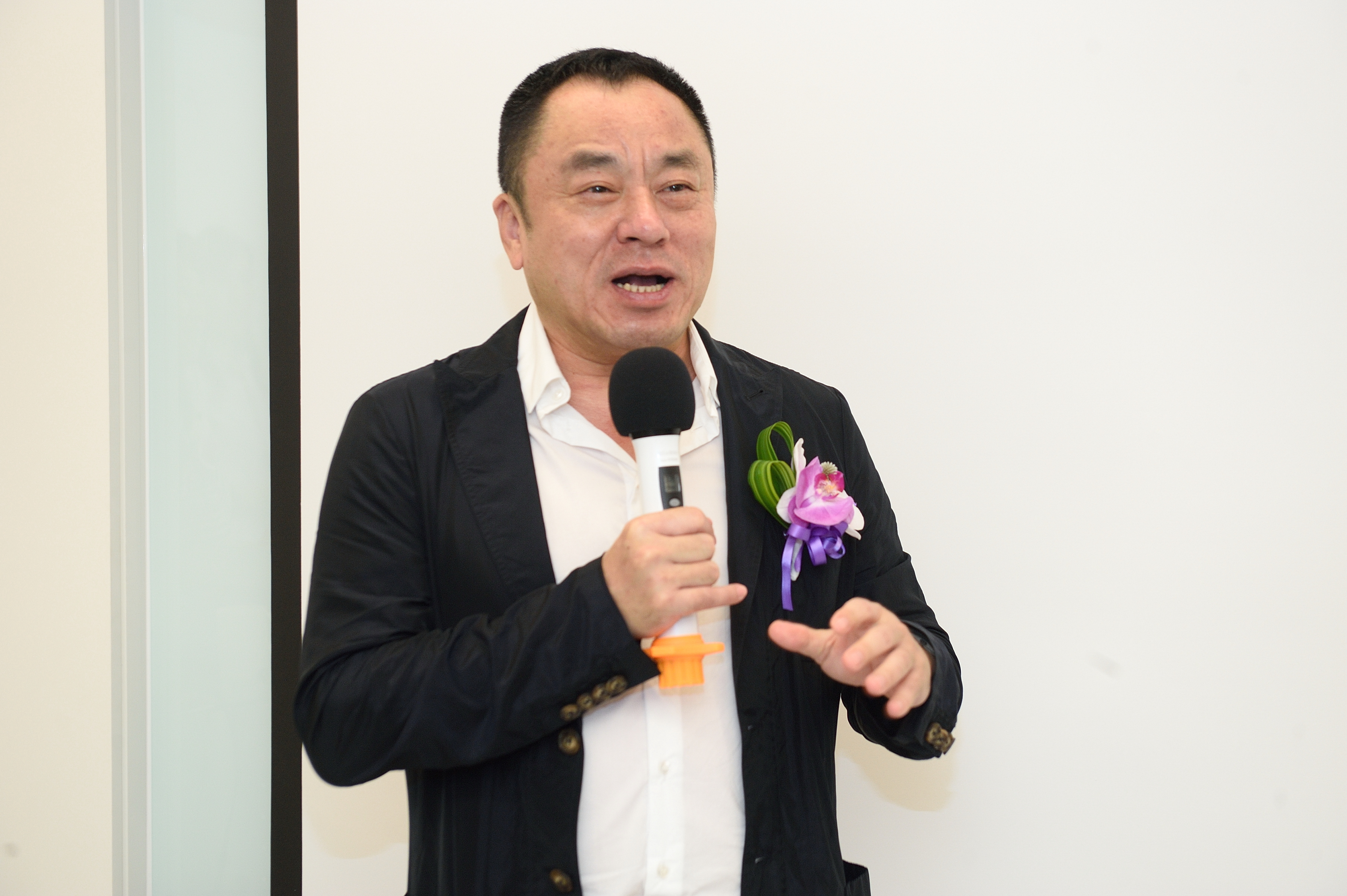 李世聰為挺賴英里,用神祕專戶入股寒舍。