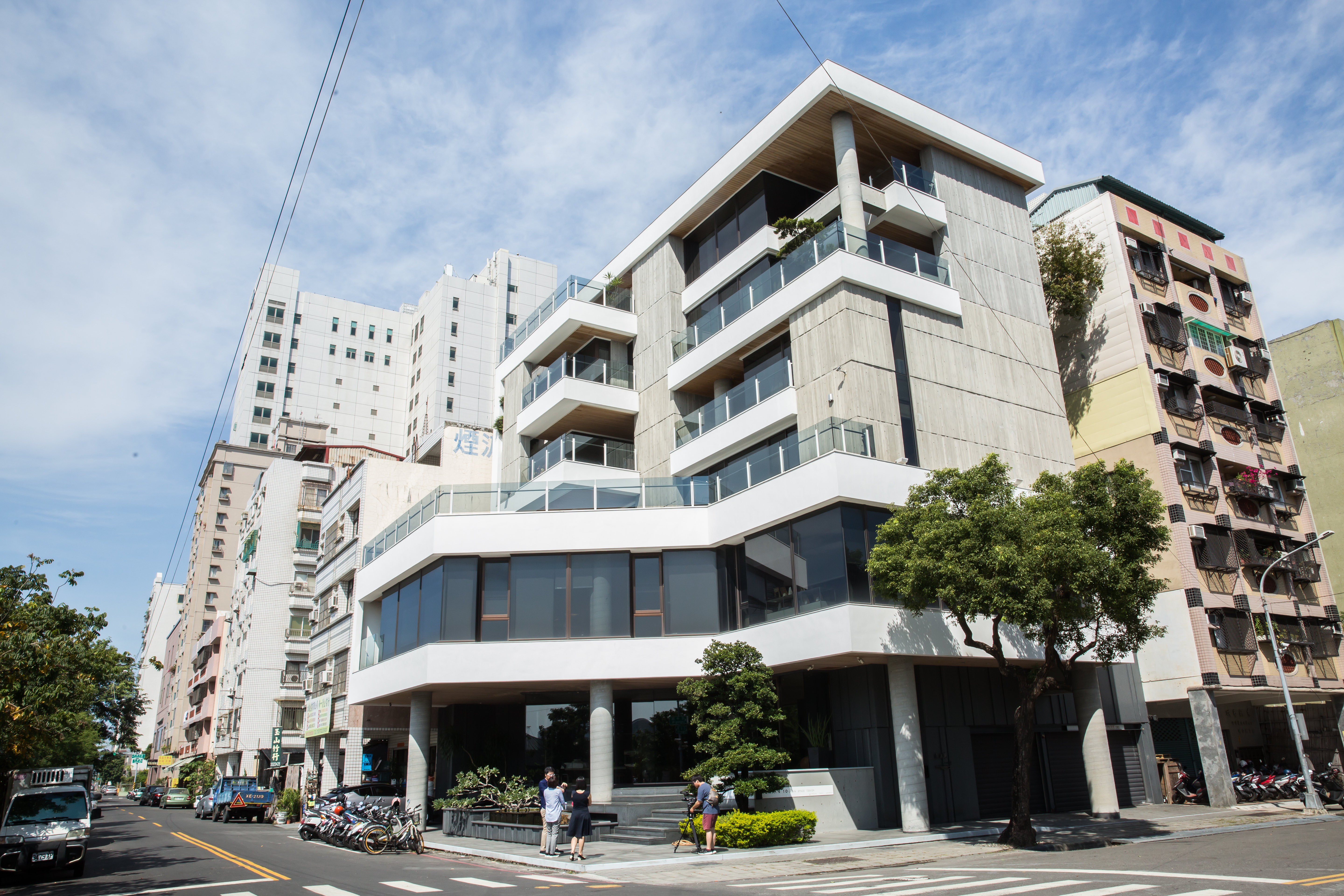 羅耕甫打造的「靚海築」，意外成為幫助吳宮安打敗孫芸芸、拿到TOMS代理權的臨門一腳。