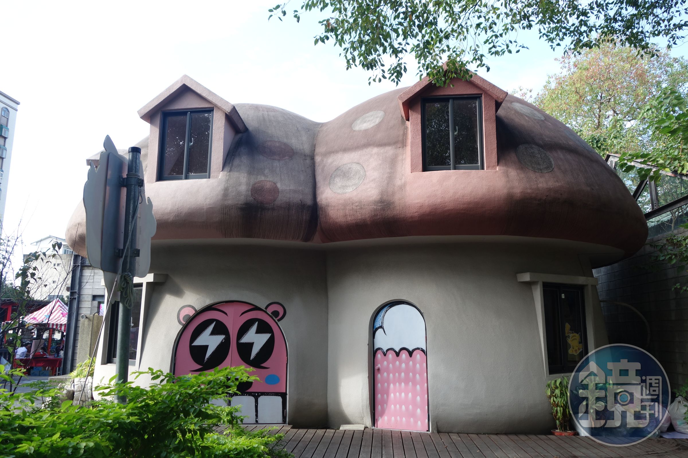位於竹東車站西側的竹東動漫園區原本是台鐵倉庫，花費3680萬改建，如今卻成為蚊子館。