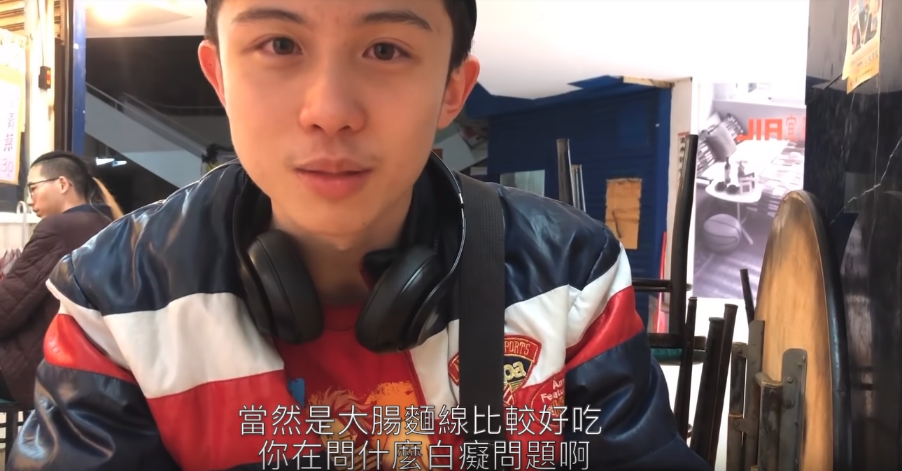 被同學問到敏感問題，孫安佐尷尬笑答，「答案當然是大腸麵線，你在問什麼白痴問題。」（翻攝自Sun Edward YouTube）