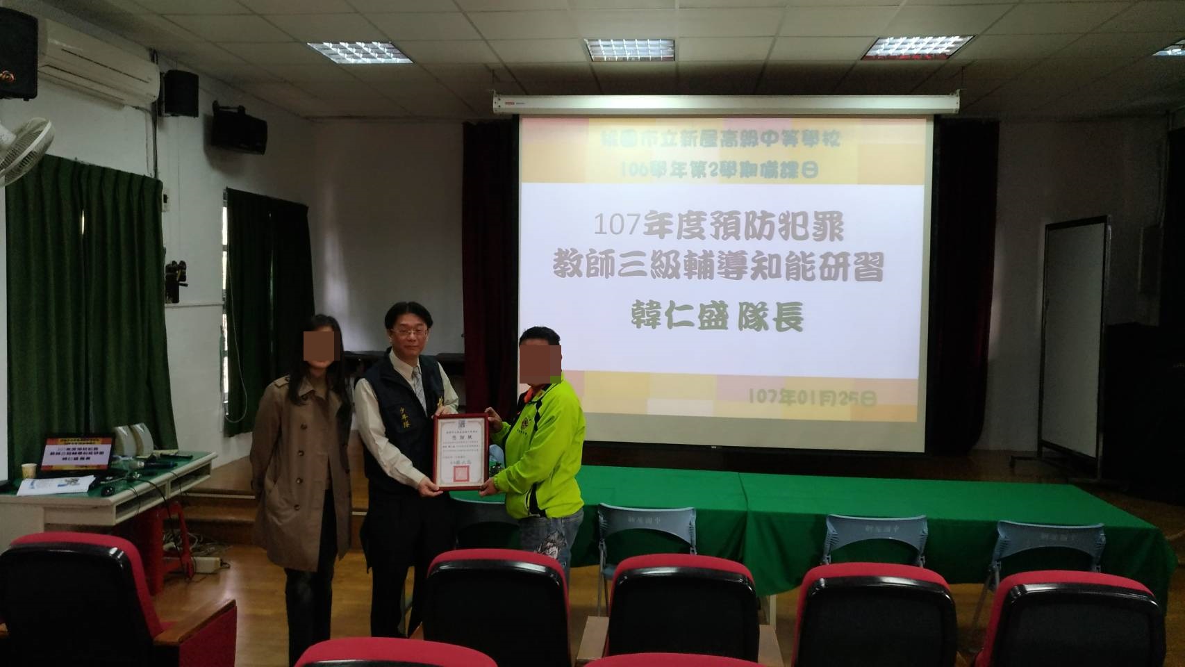 韓仁盛至新屋高中演講請部屬開公務車載送，但他領有4,800元車馬費，遭人檢舉公私不分。（讀者提供）