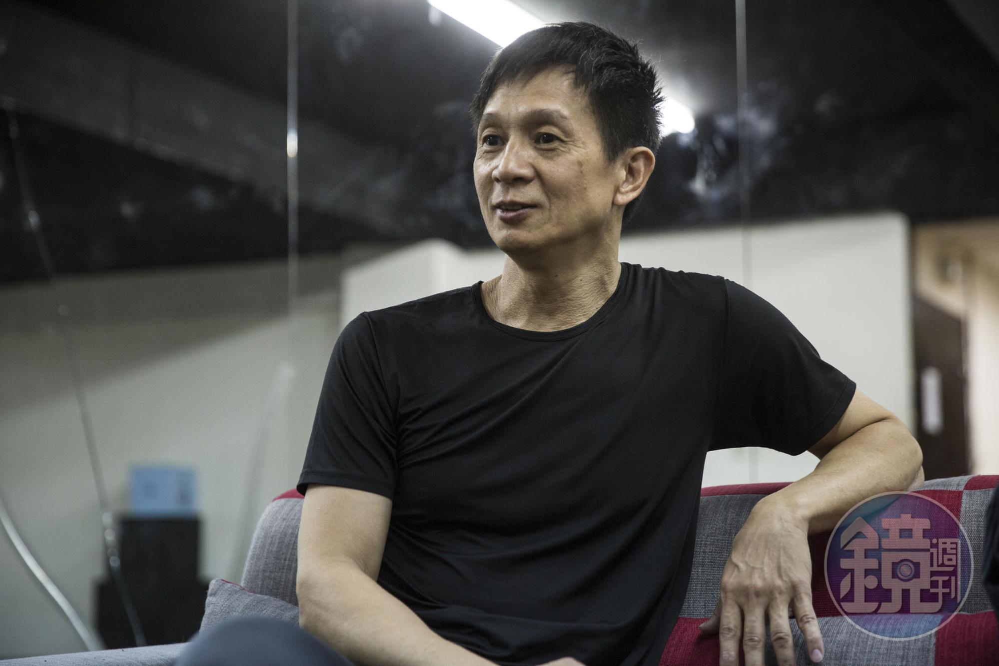吳義芳談起跳舞,眼神充滿熱情,「很多事,過得去就好」。