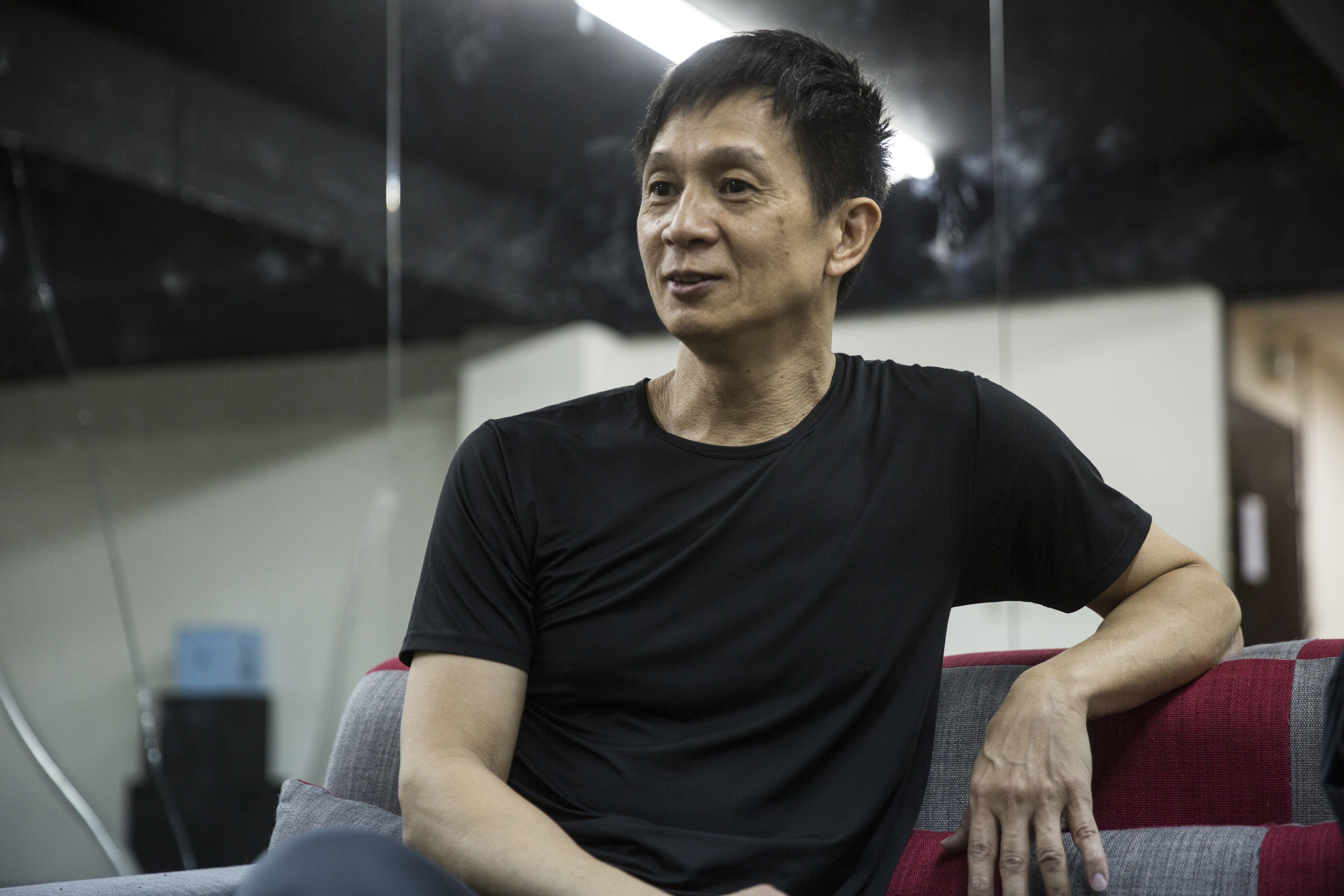 吳義芳談起跳舞，眼神充滿熱情，「很多事，過得去就好」。