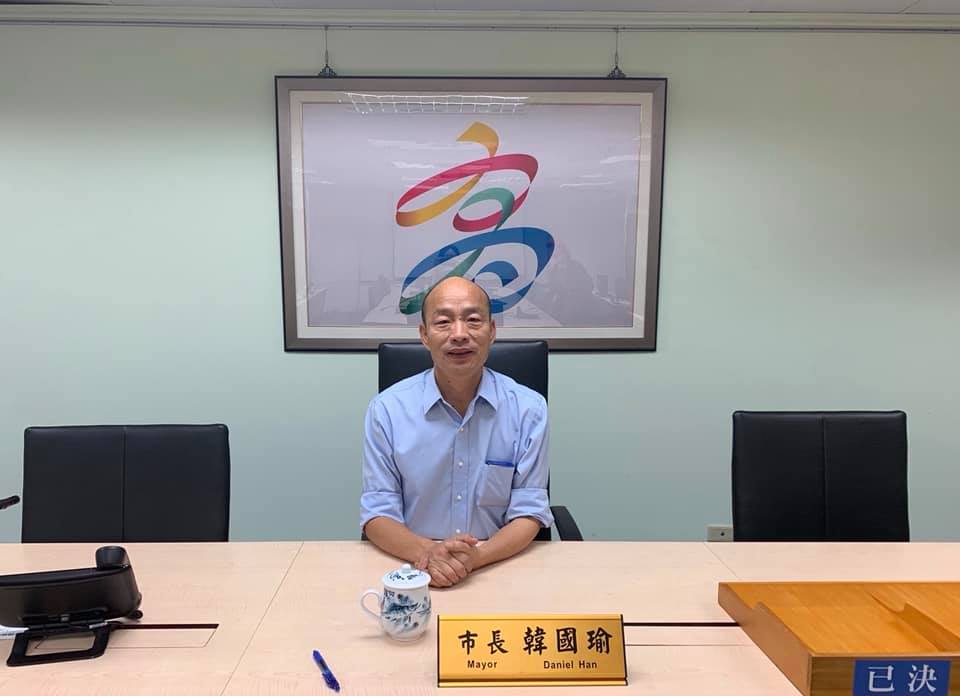 韓國瑜上班第一天深夜就在臉書發文吐心聲。（翻攝自韓國瑜臉書）