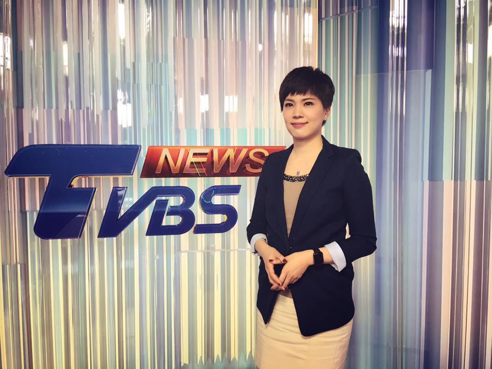 鍾沛君從模特兒轉換跑道,過去曾是TVBS主播。(翻攝鍾沛君臉書)