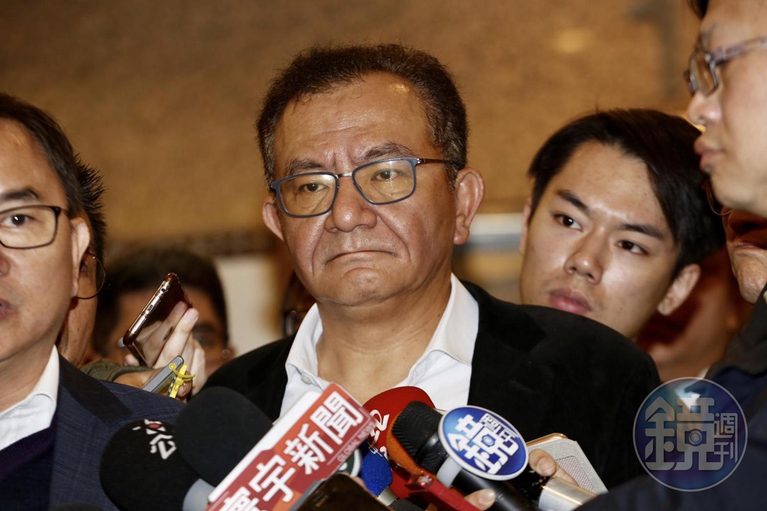 因貪汙判刑定讞而喪失立委資格的高志鵬，今開記者會宣布辭去立委職務。