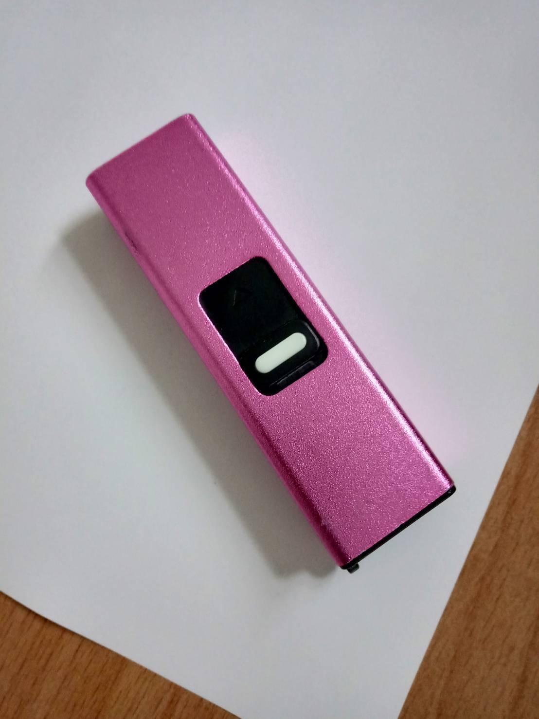 林男持電擊棒攻擊夜歸女子，所幸被害人順利脫困，僅受到輕傷。（翻攝畫面）