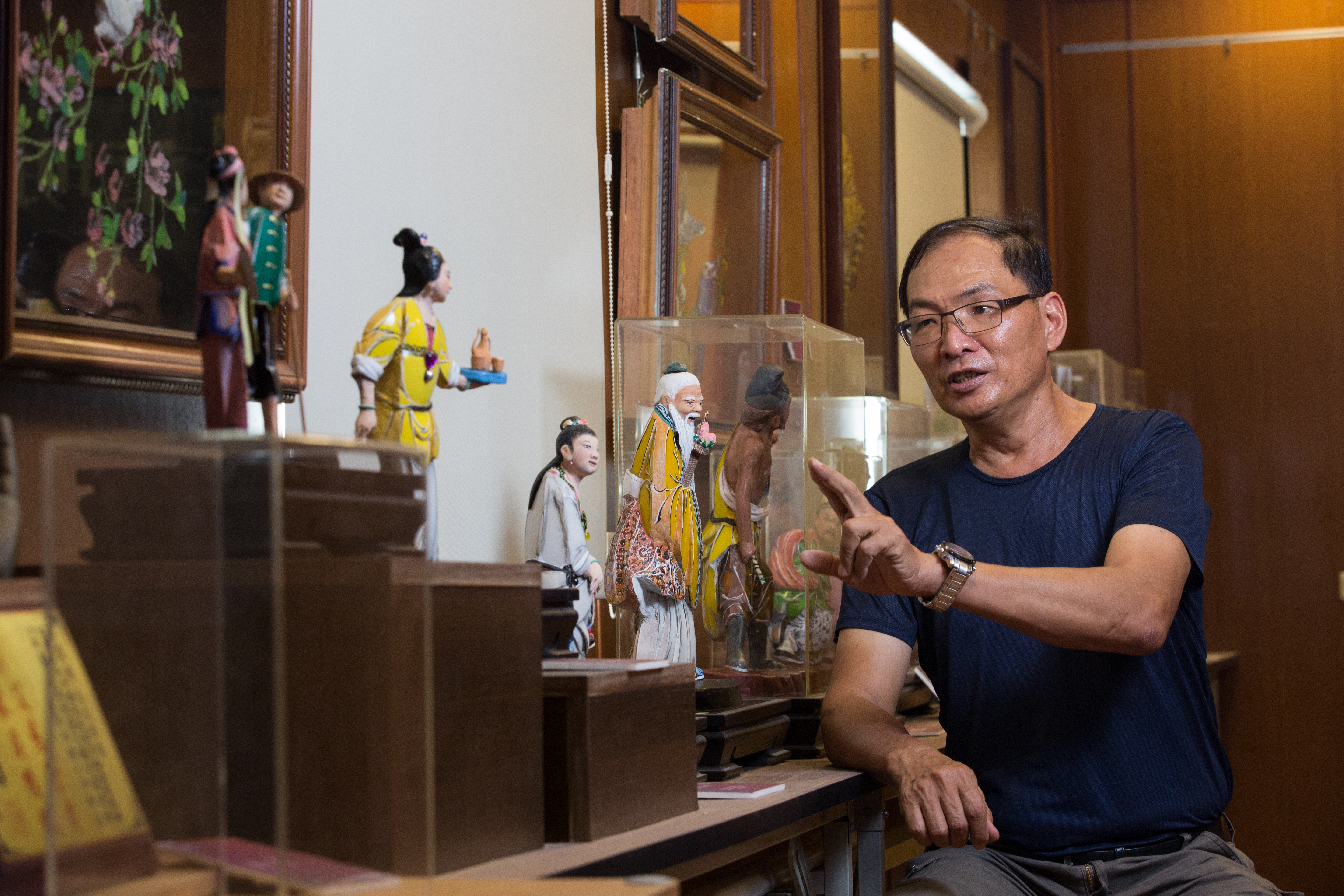 葉家剪黏已有百年歷史，家業帶來光環和壓力，第三代葉明吉每一步都走得戰戰兢兢，累也不敢休息。