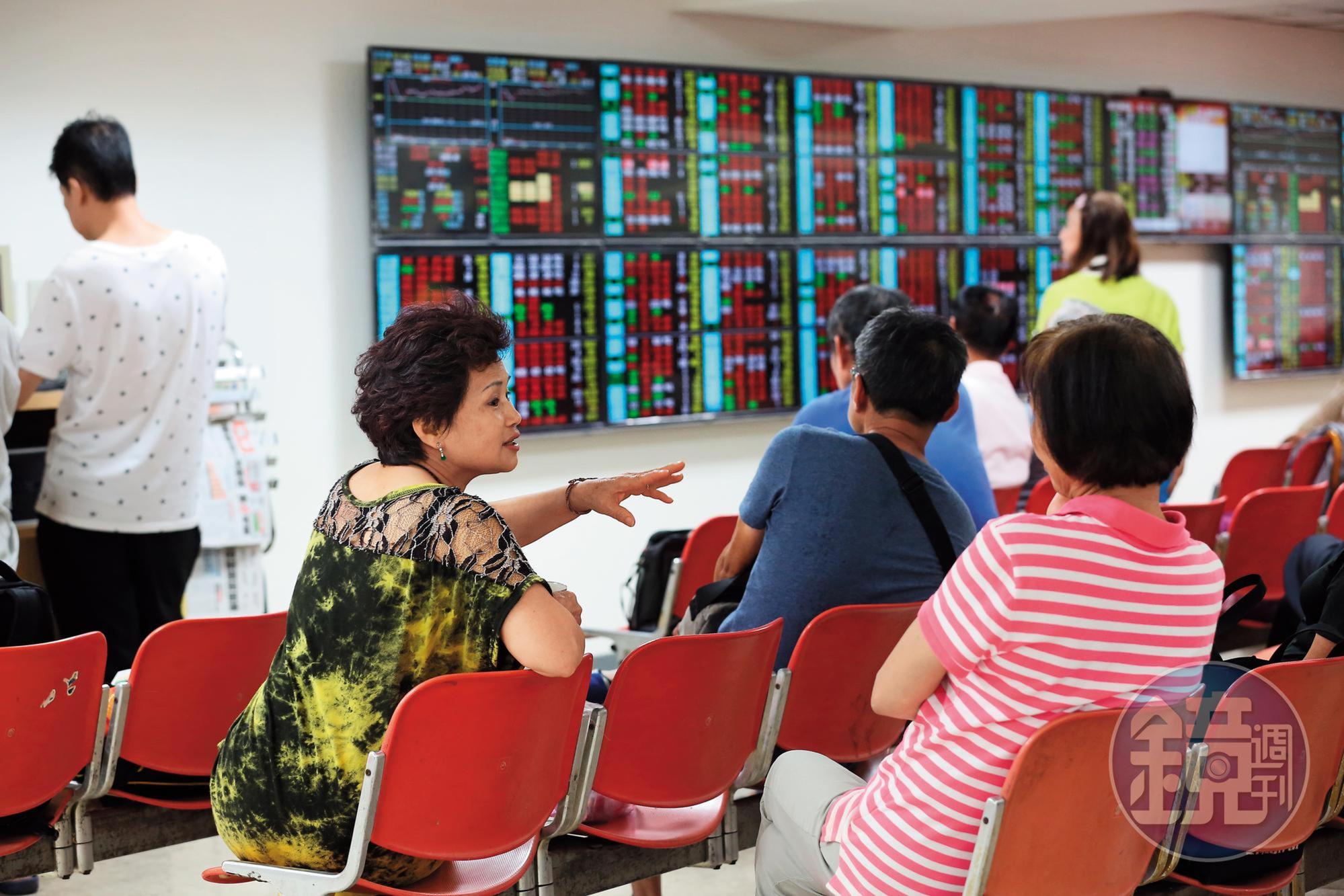 上市櫃公司近年發放的現金股利持續增加，讓存股族每年都有穩定的現金流入袋。