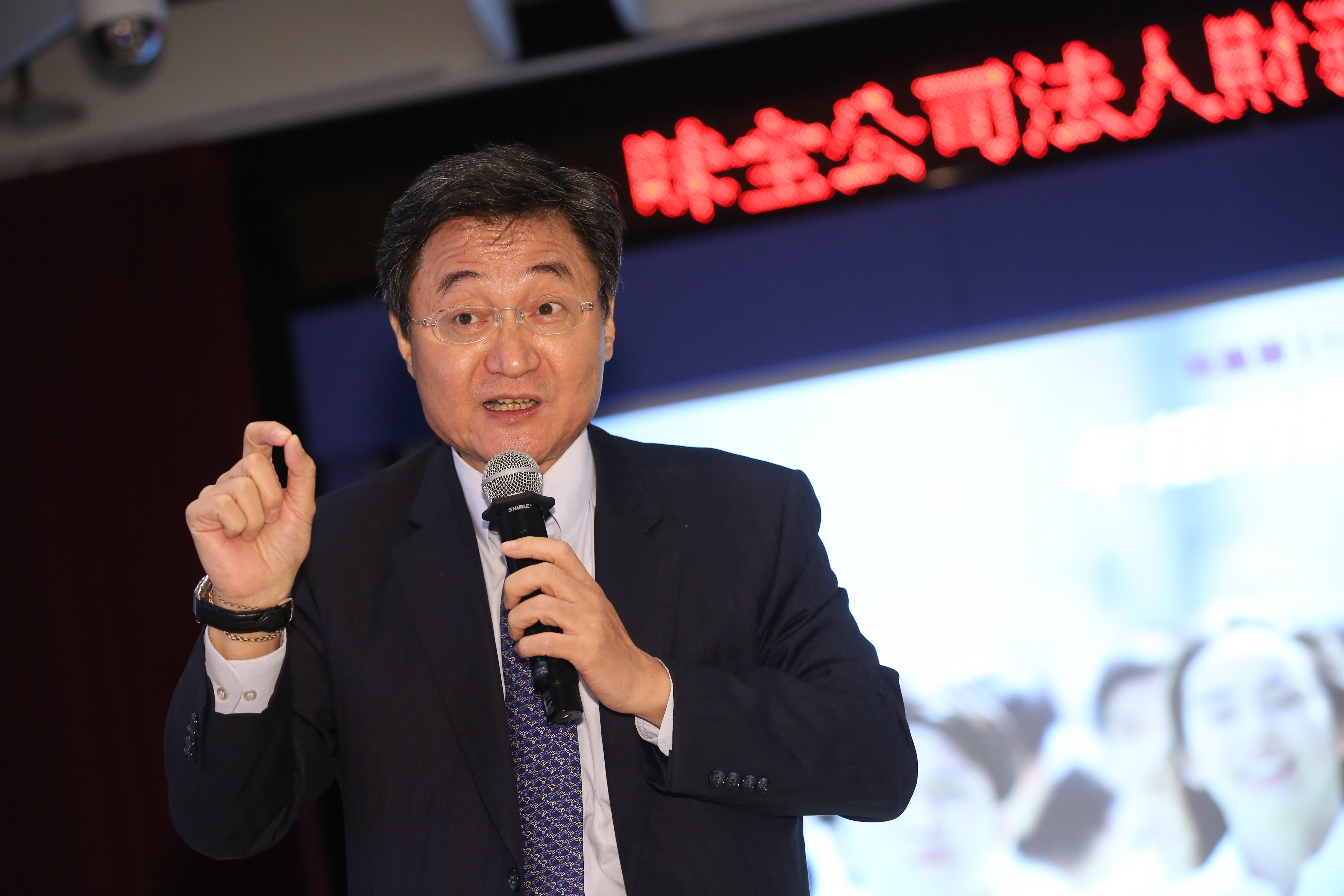 蘇守斌將卸下味全總經理一職，改由張教華接任。