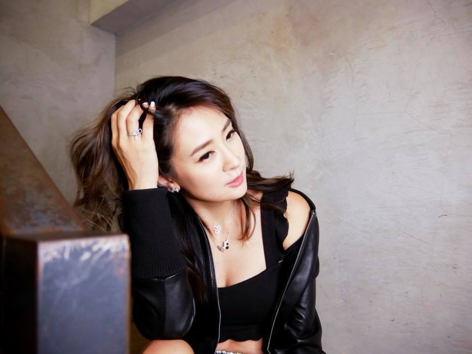 名媛李晶晶，2年前意外因中英夾雜的晶晶體而走紅。（翻攝自李晶晶粉絲頁）