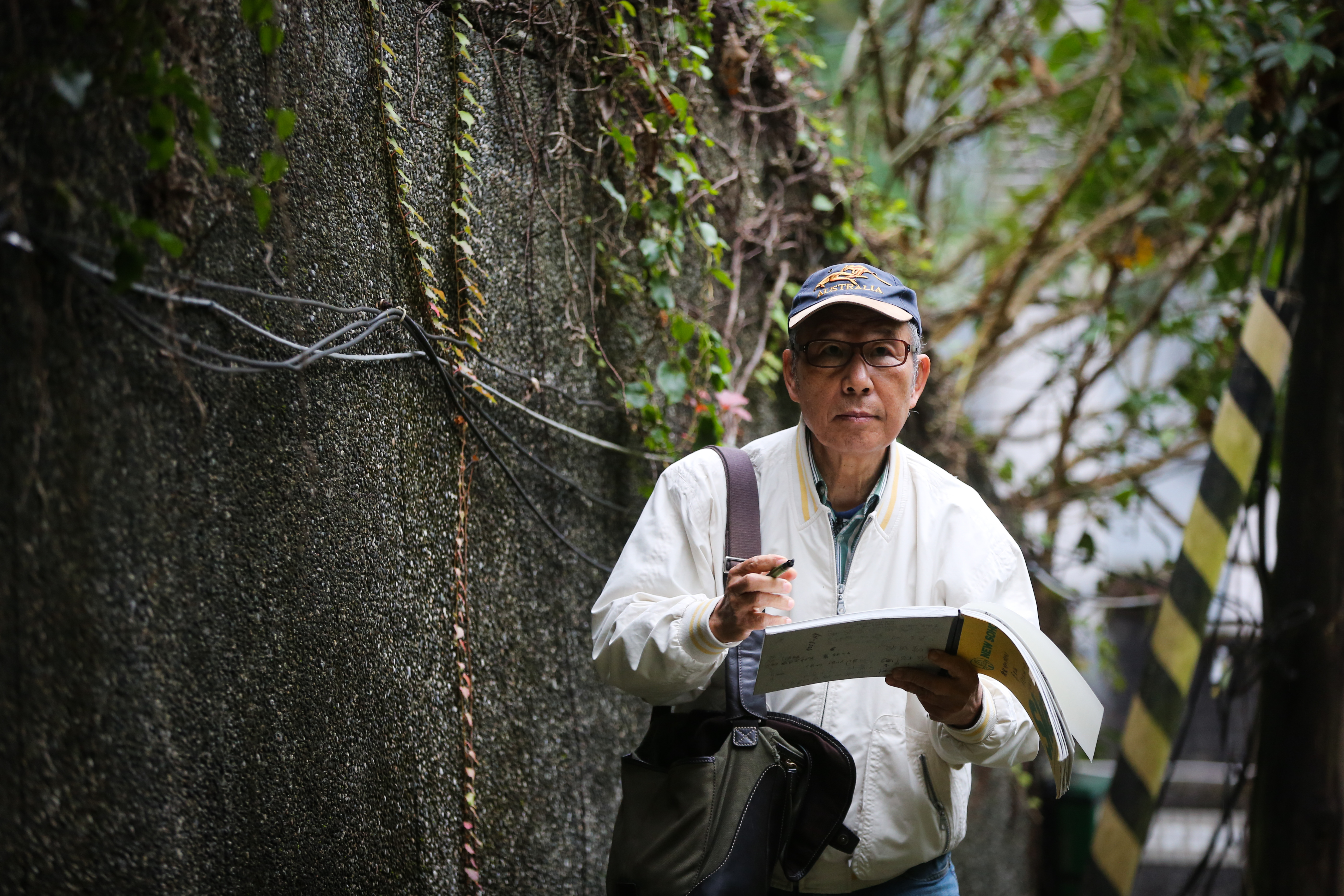 畫家蔡益助平時習慣用鋼筆速寫眼中的風景。