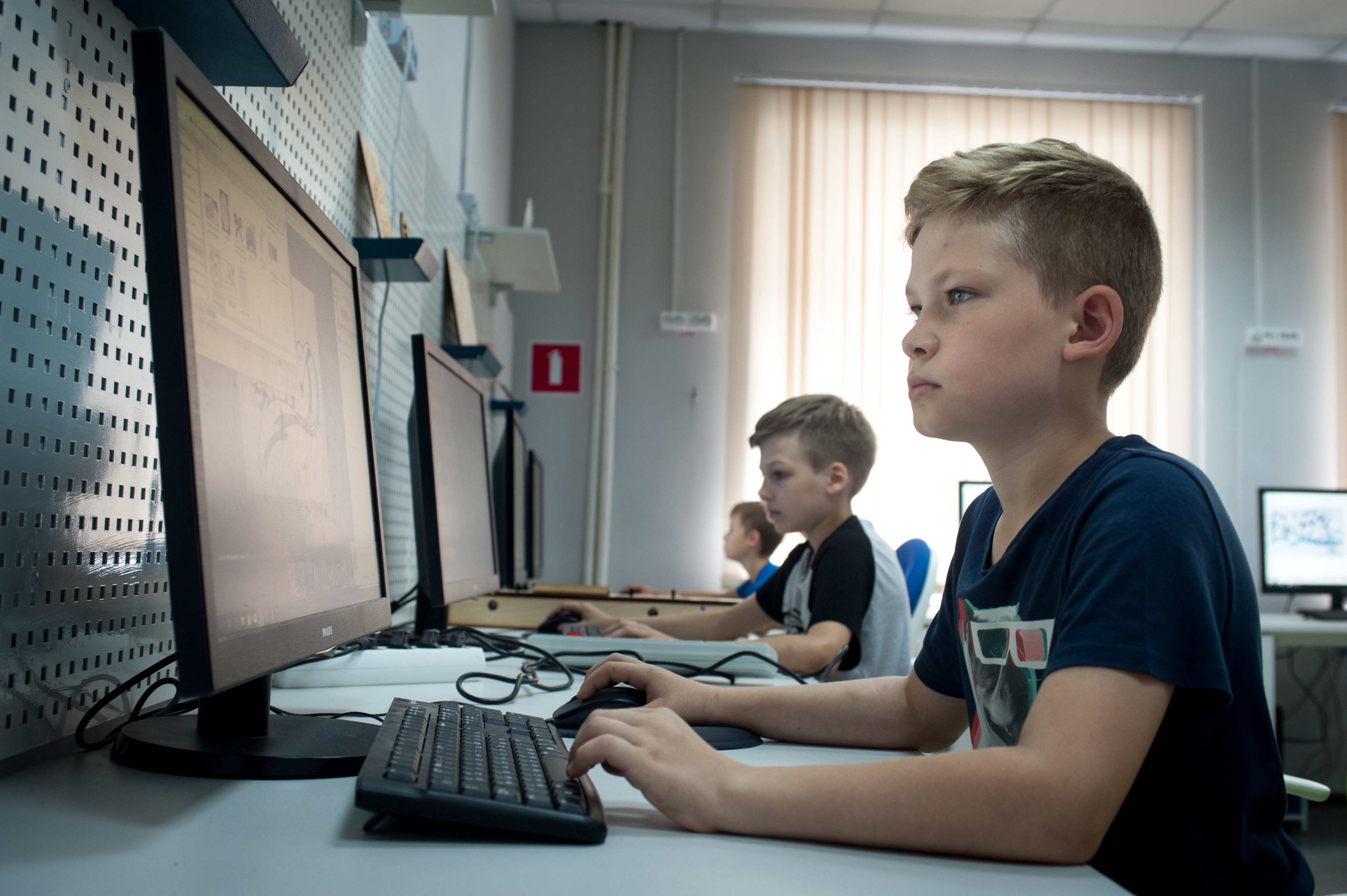 研究統計發現，美國現代父母比上一代花更多時間和精力在照顧子女。（東方IC）