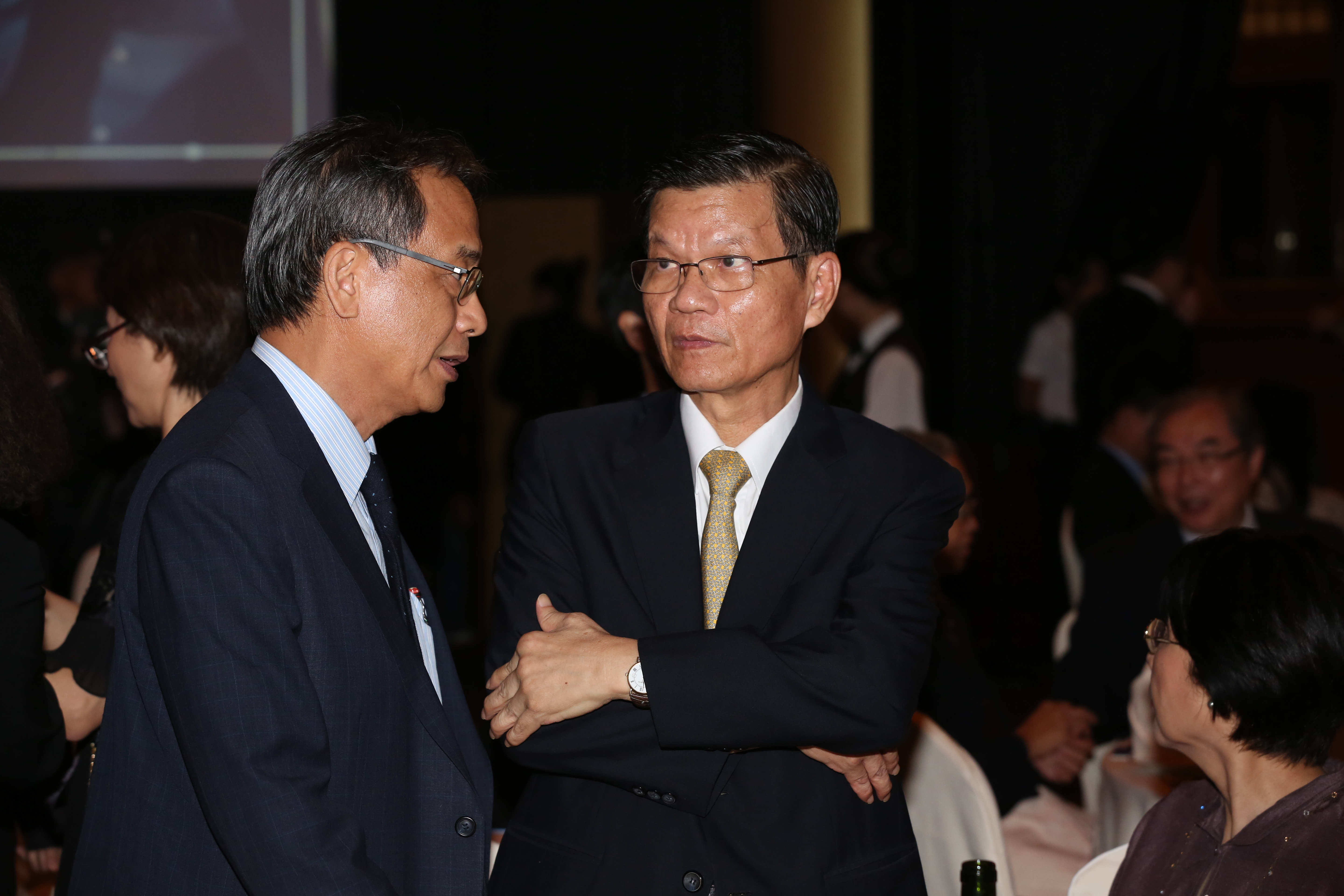 前中研院長翁啟惠（右）在得知無罪後，立即發出聲明感謝法院還他清白。