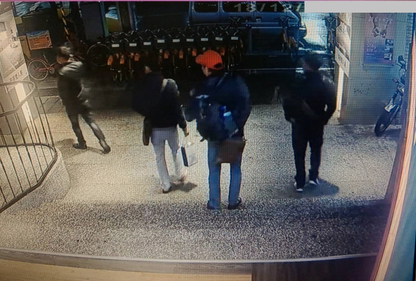 脫團旅客離開飯店後逃逸，目前累計到案人數17人，仍有131人在逃。（移民署提供）
