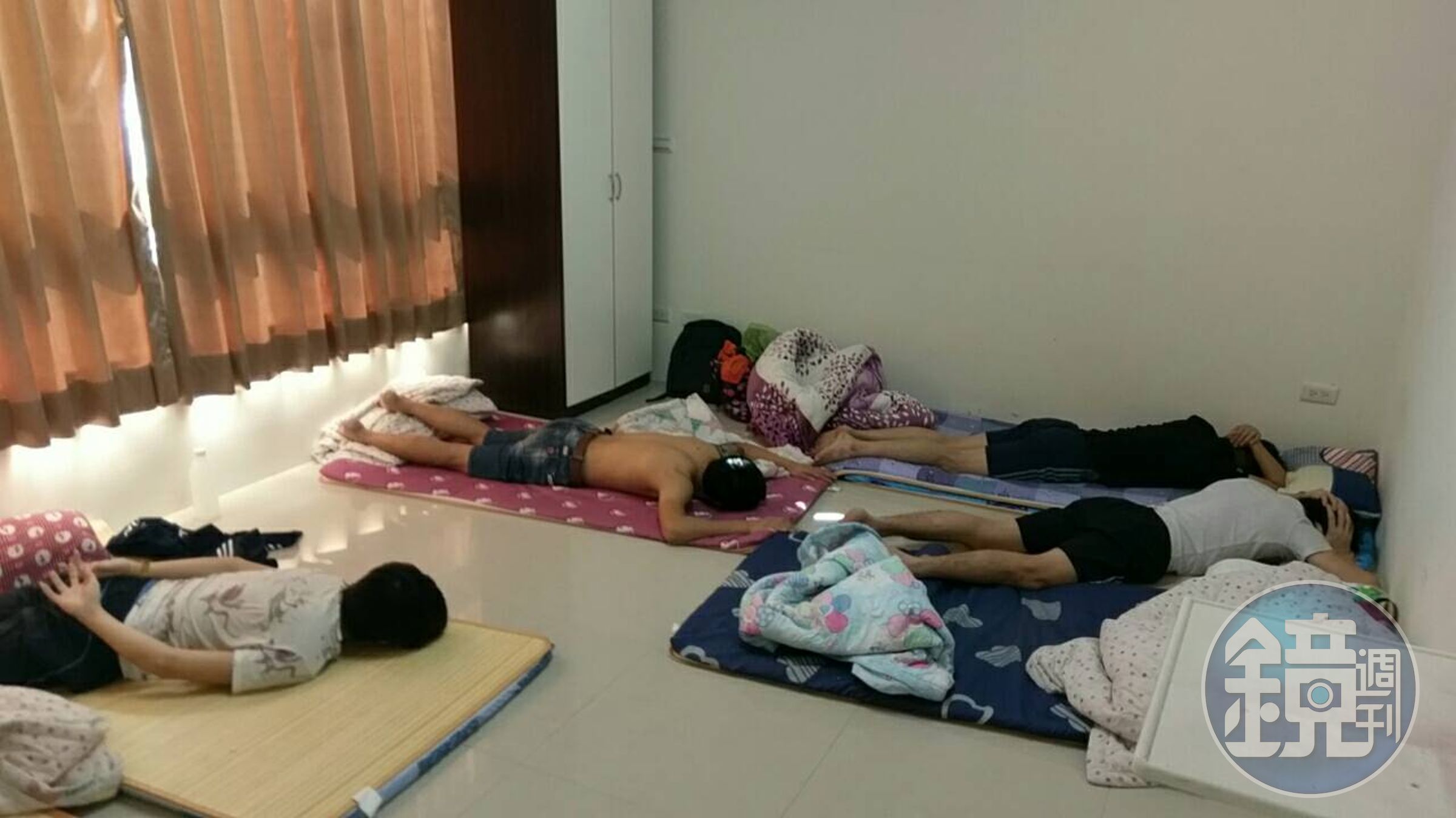 警方逮獲首例16名越南籍犯嫌跨境詐欺機房案件。（刑事局提供）
