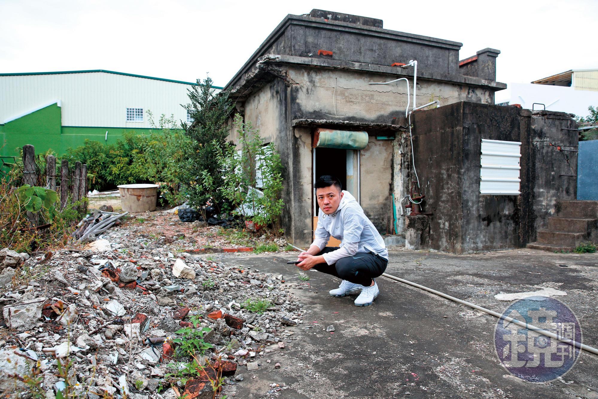 王俊雄出生於屏東車城,7歲前跟著阿公、阿嬤住在海口村,當時住的老厝已成農舍,他說那段日子,是人生最安穩平靜的時光。