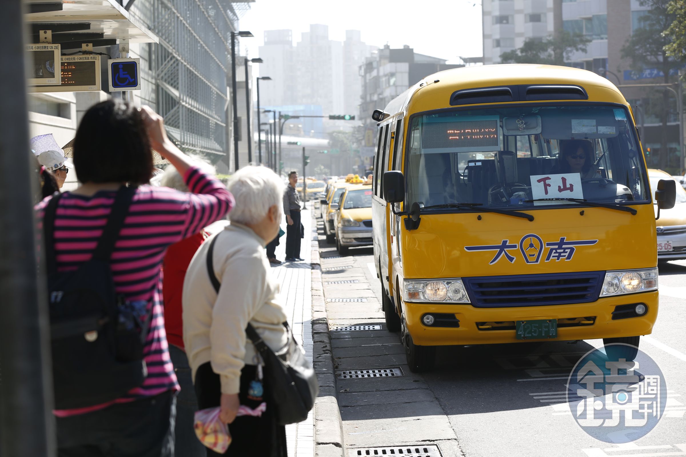 雙北公車上下車都要刷卡，預定明年七月開始實施。