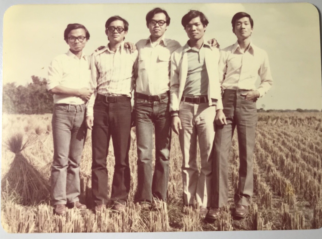 張永聲（右一）與謝清輝（左二），友情從大學開時。他倆個性一個動一個靜，卻成為最佳拍檔。(張永聲提供)