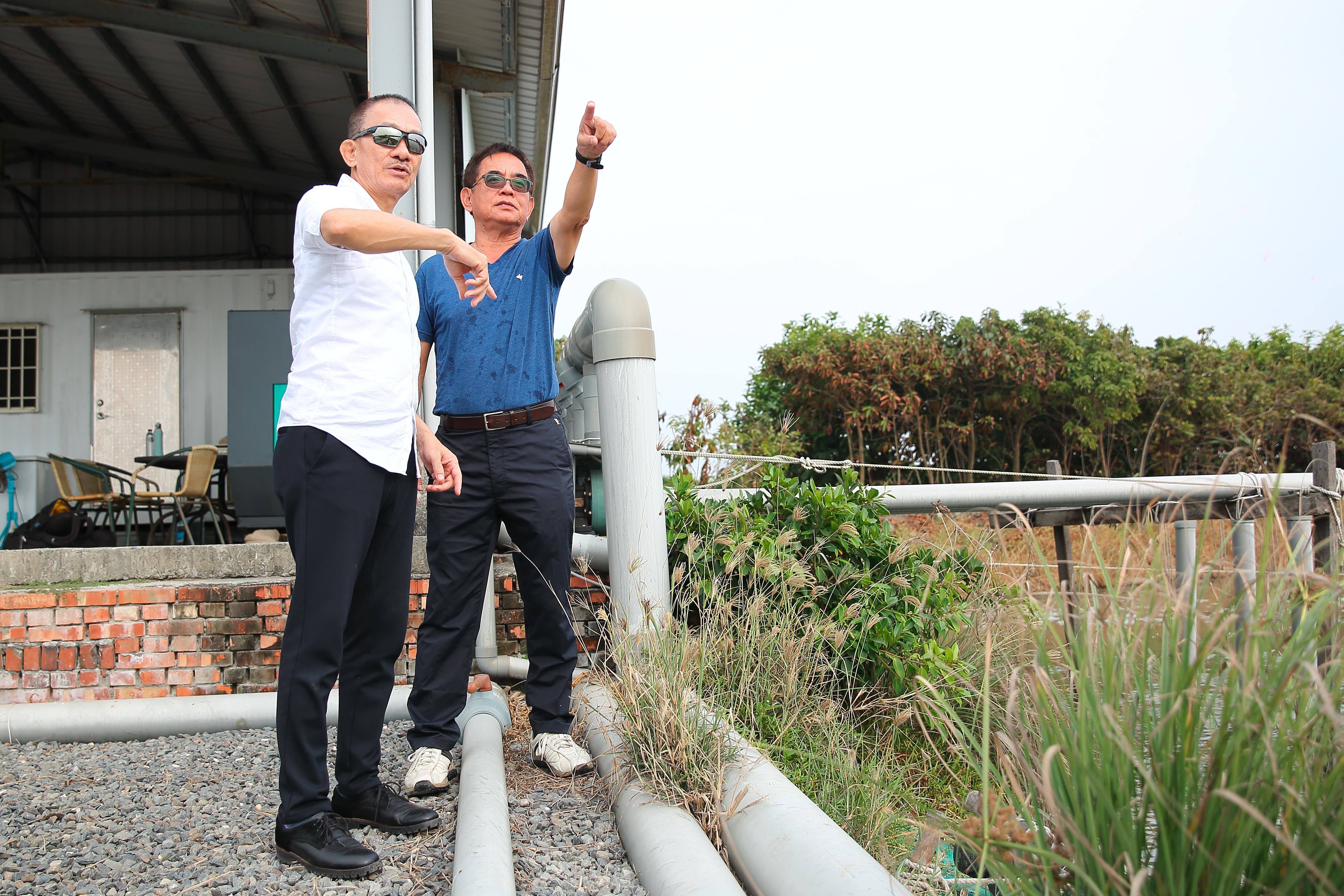 張永聲（左）與謝清輝（右）是海洋學院漁業系老同學還住同寢室。兩人今年66歲，仍持續打拼，想為台灣的精緻漁業盡心力。