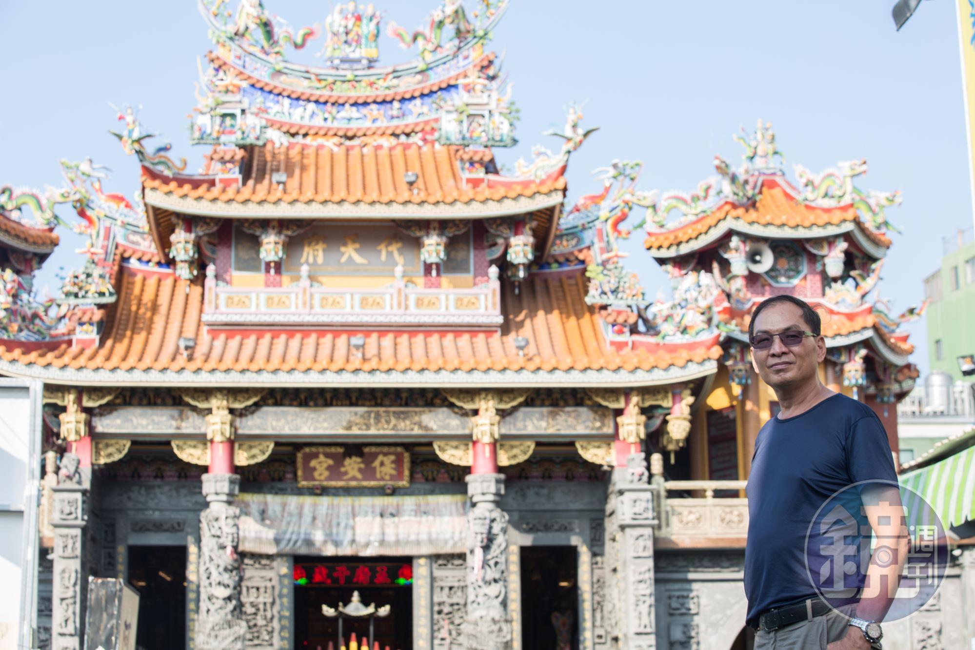 因為葉明吉曾和父親同做保安宮的剪黏案子,他對保安宮與保安路上的美食特別有情感。