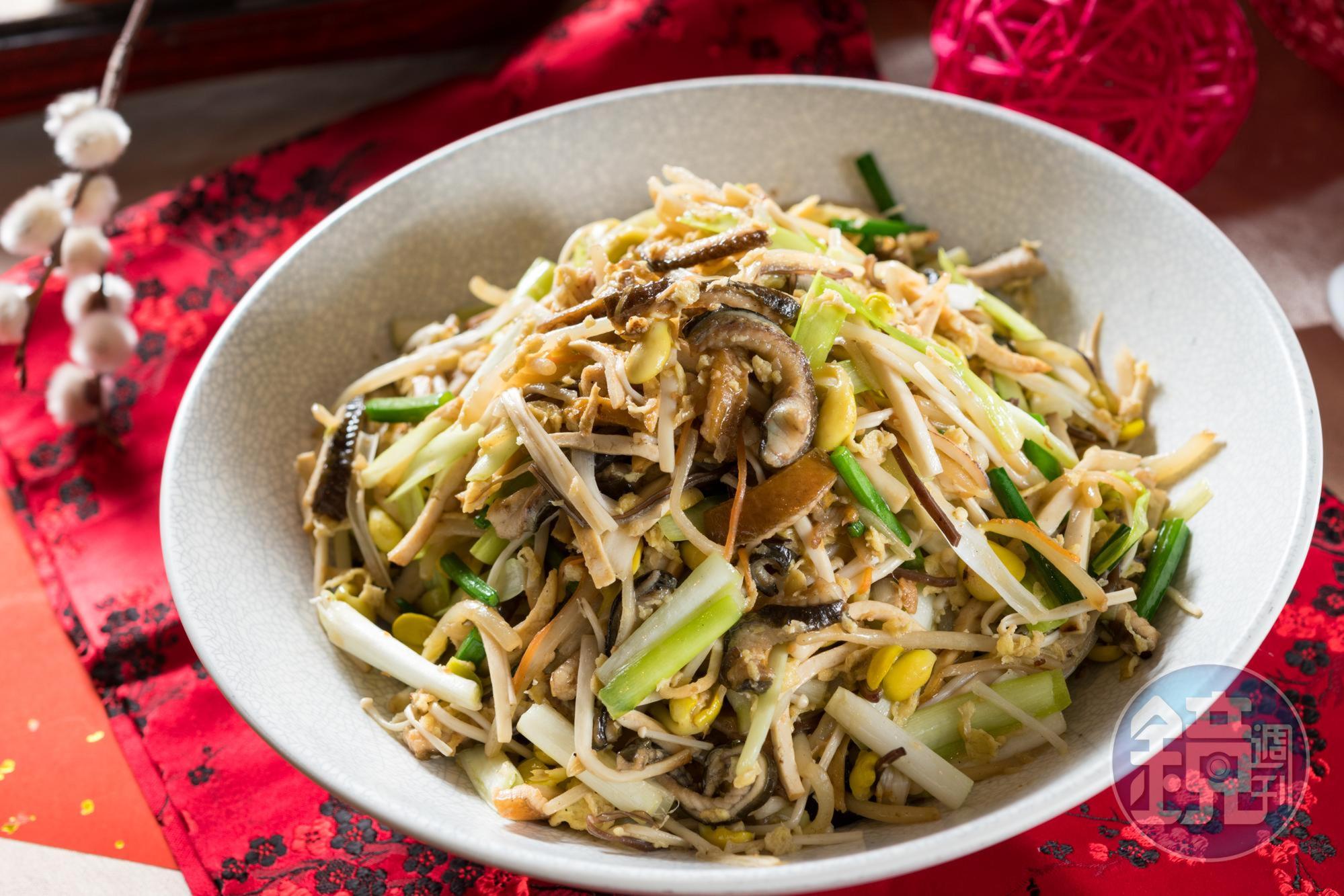 過年吃「韭香錦蔬炒鱔絲」，有事事如意的好兆頭。（圍爐桌菜29,800元／10人）