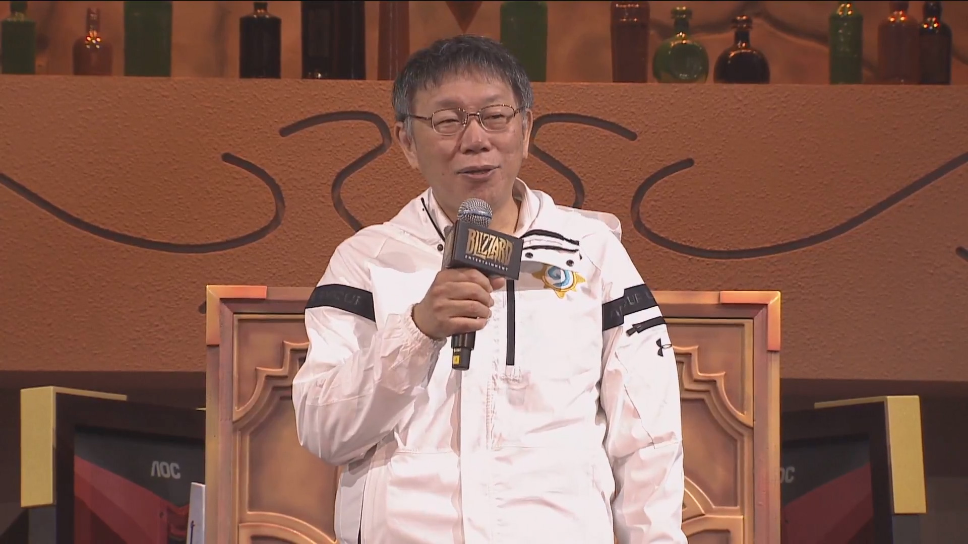 台北市長柯文哲出席2018《爐石戰記》全明星賽開幕活動。（翻攝自BlizzardEsportsTW YouTube）