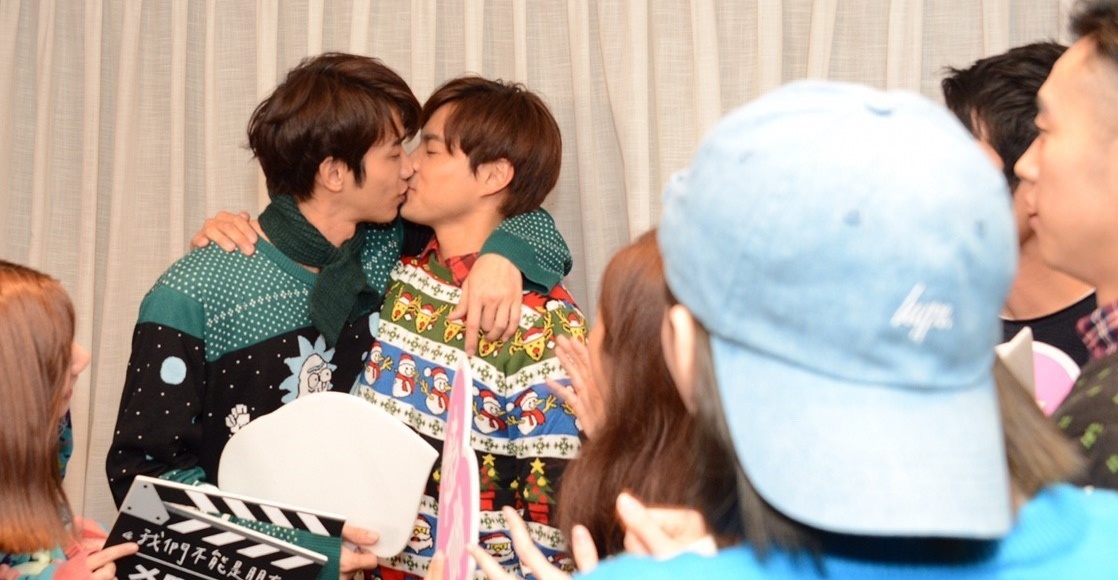 劉以豪嗨吻孫其君，讓劇中身為情敵的郭雪芙和夏若妍覺得被劈腿。（八大提供）