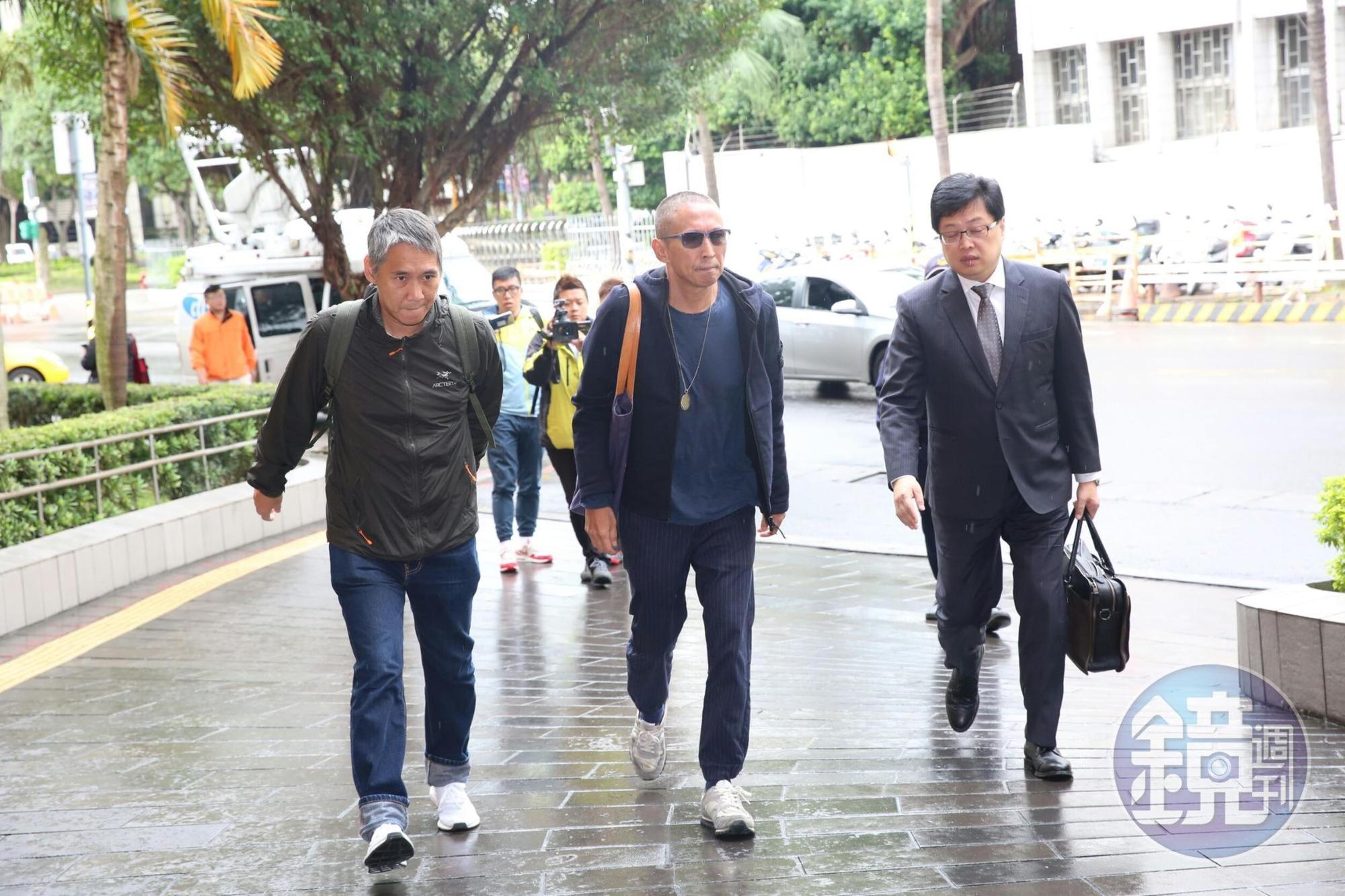 原鈕承澤性侵案委任律師胡原龍突然解除委任，今因涉吸金被起訴。