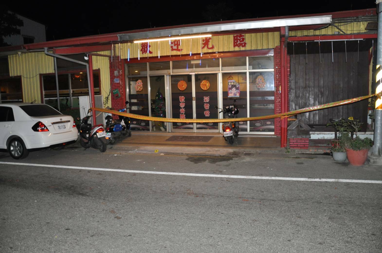 一間卡拉OK店，因為叫計程車衝突成槍擊命案現場。 （警方提供）
