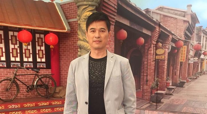 李興文得知兒子秀影片後，連忙滅火「是假的」。（翻攝自李興文臉書）