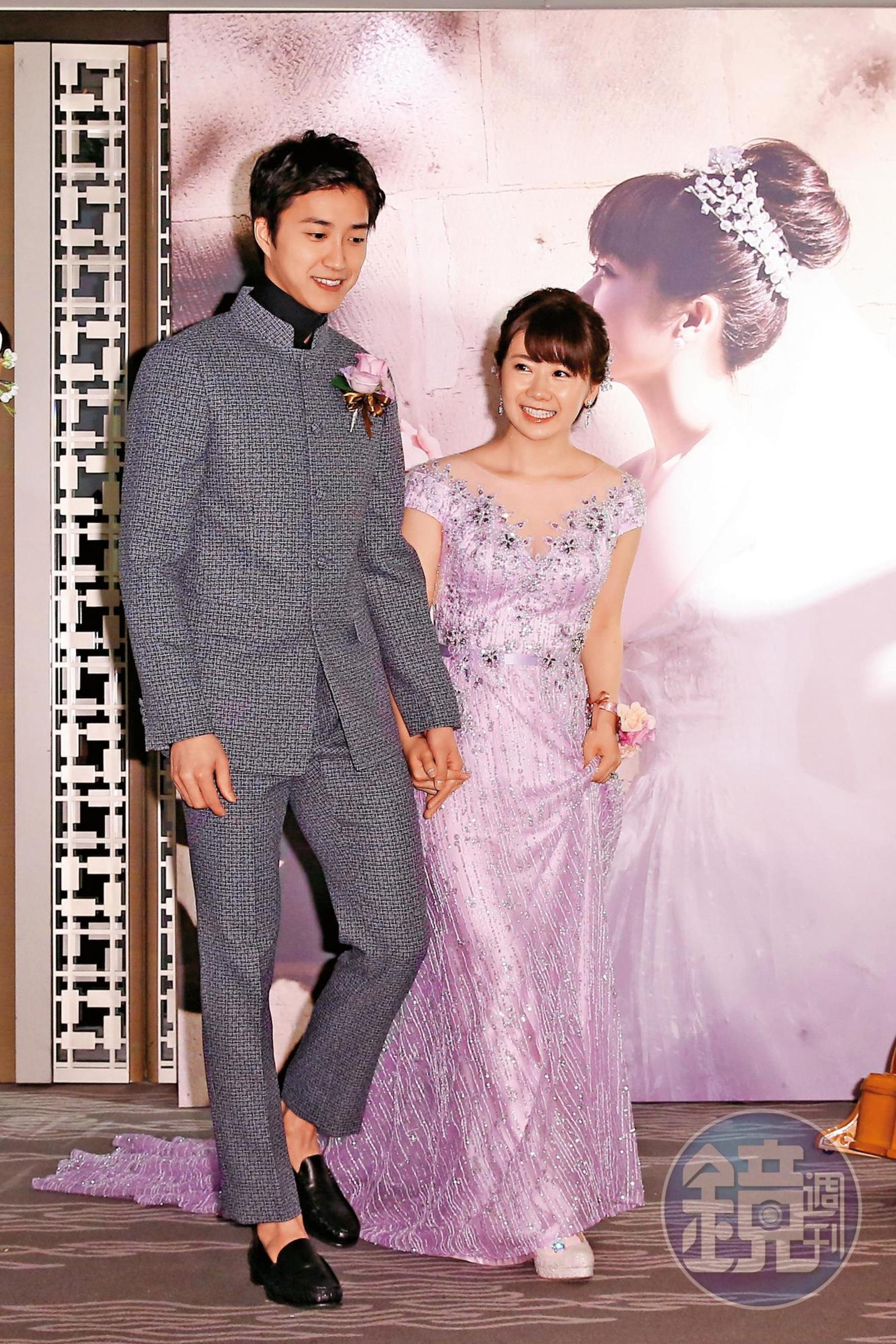 桌球運動明星夫婦江宏傑與福原愛,因參加陸綜《幸福三重奏》知名度扶搖直上,小倆口搶錢搶到手軟。