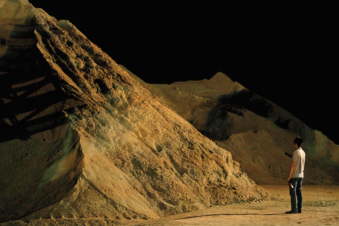 《幻土》描述一樁發生在新加坡填海區的工人神祕失蹤案件，電影關注新加坡的黑暗現實，手法虛實交替，成績令人驚豔。（聯影提供）