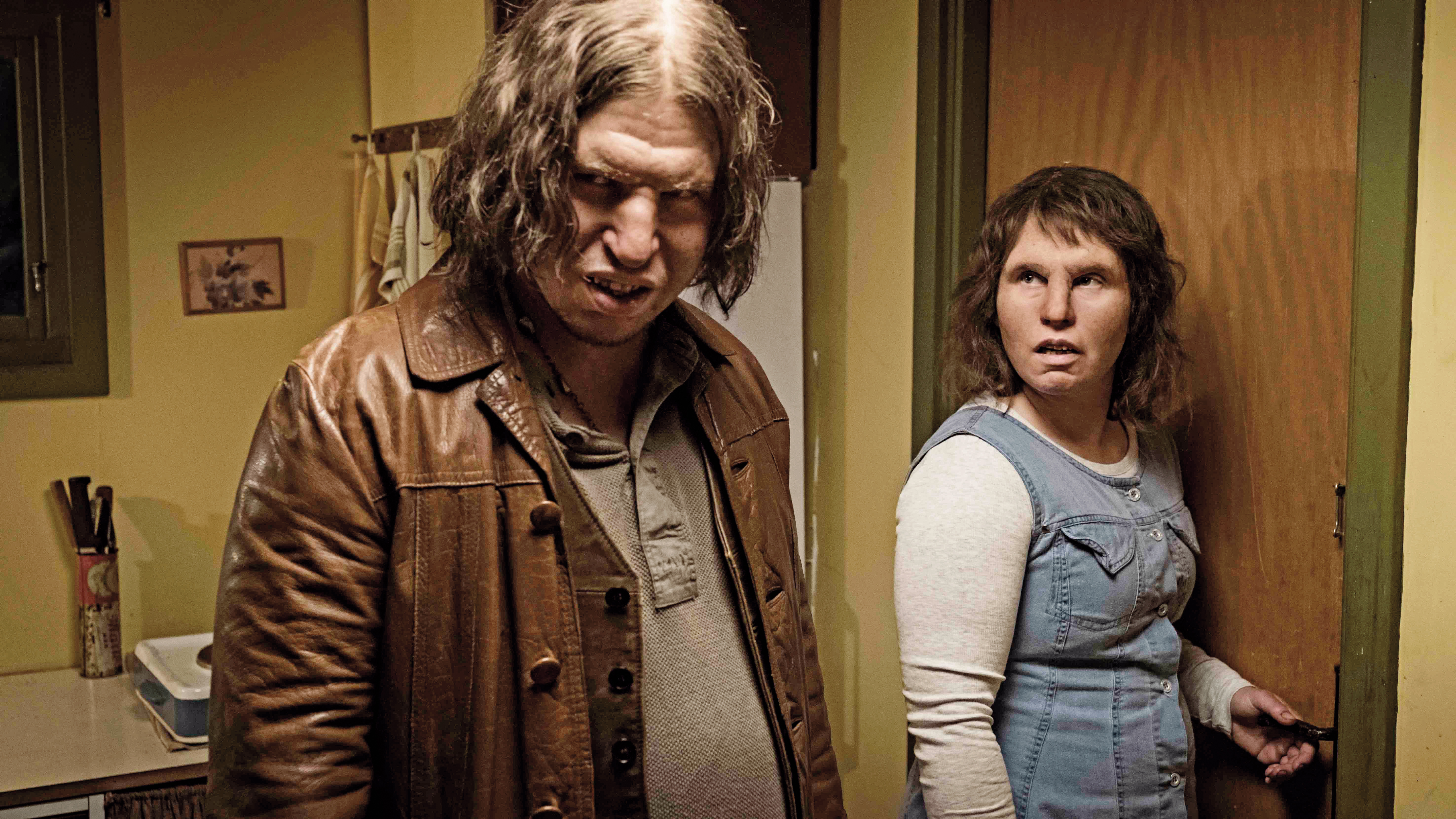 《邊境奇譚》想像力十足，醜陋的男、女主角，可能是更優秀的人種，特殊化妝讓演員精湛的演技更加以提升。（傳影互動提供）