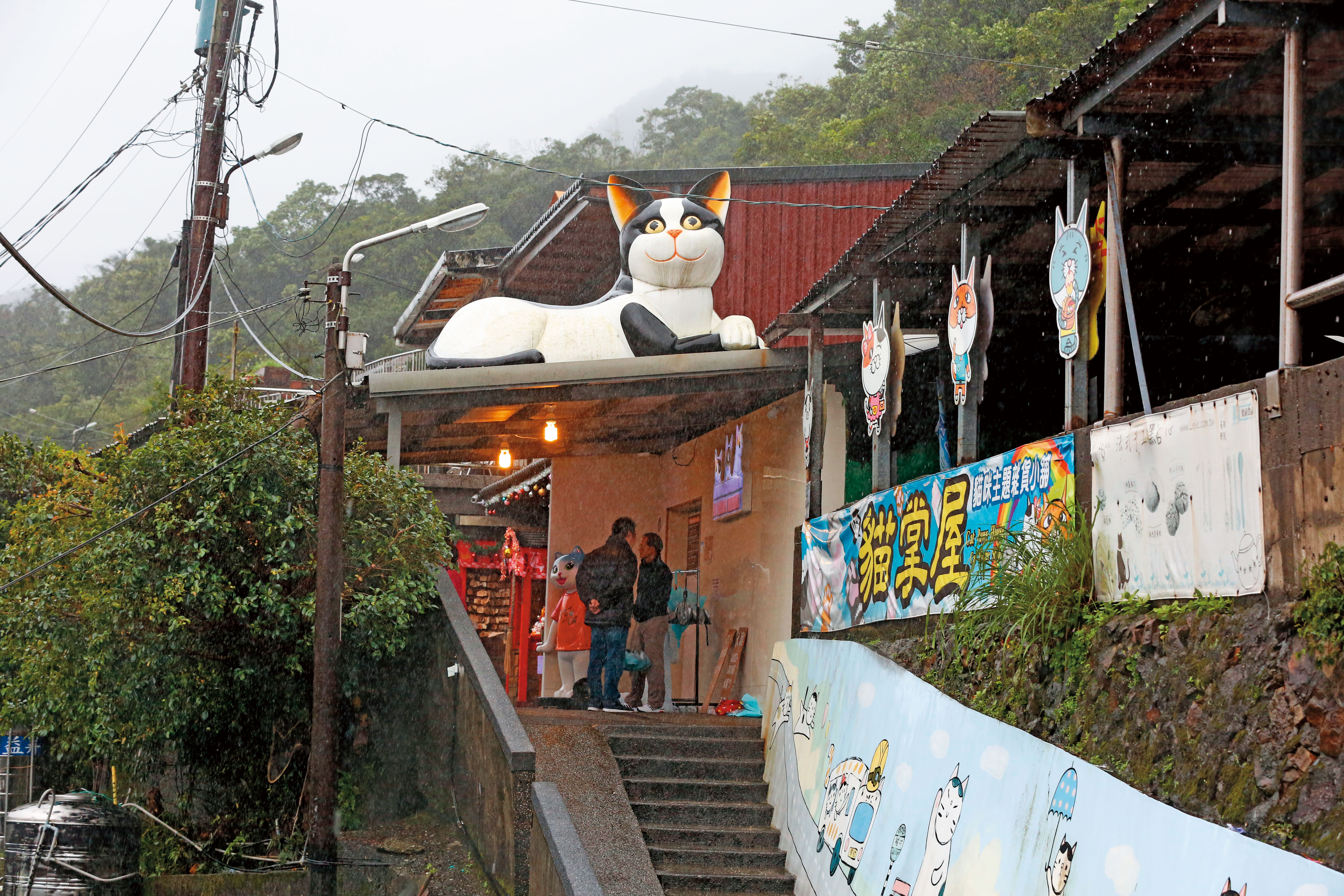 這起雙屍命案發生在著名的觀光景點侯硐貓村內。
