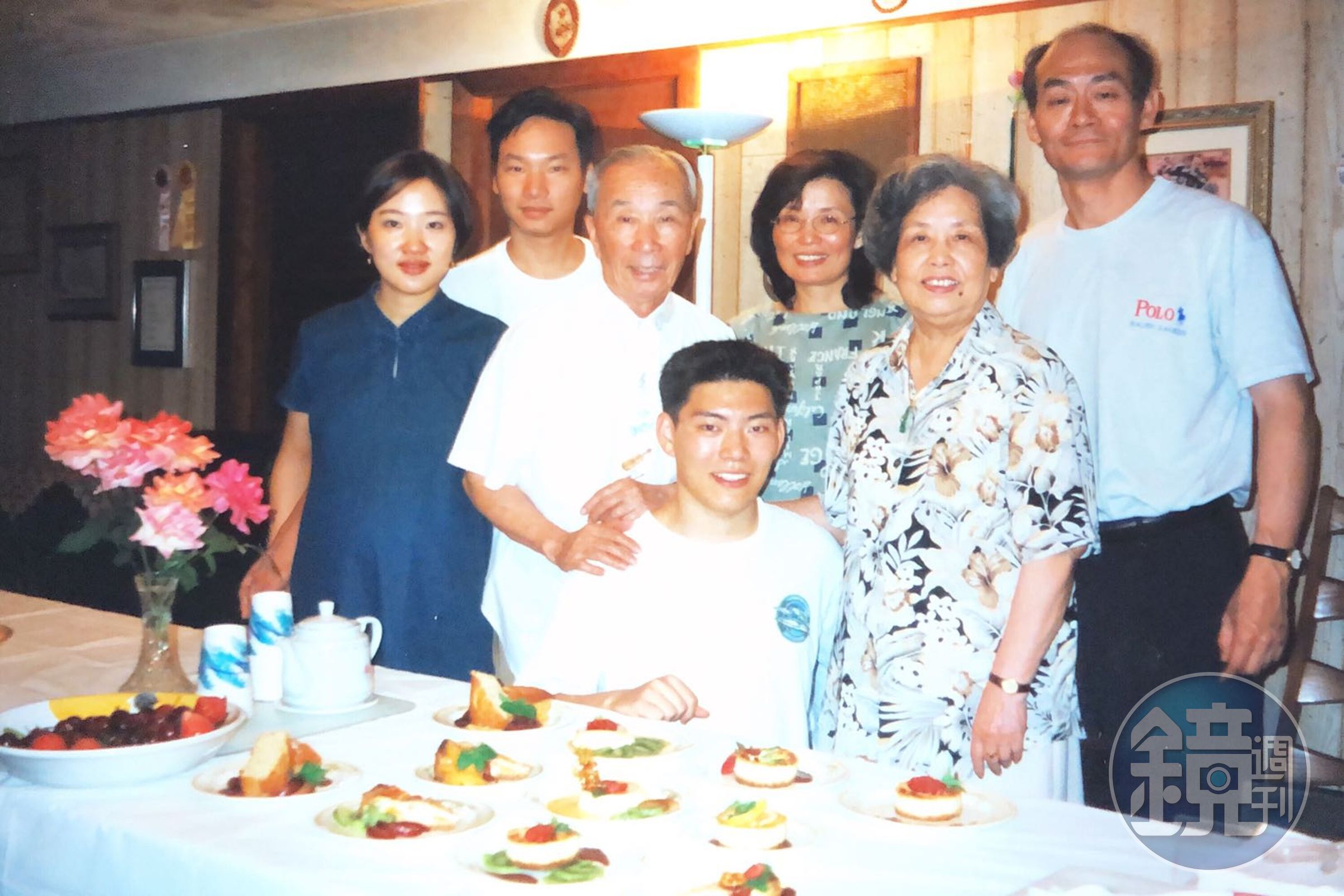 這是Jason Wang高中時的感恩節，第一次自告奮勇為家人下廚，準備了十道甜點。（Jason Wang提供）