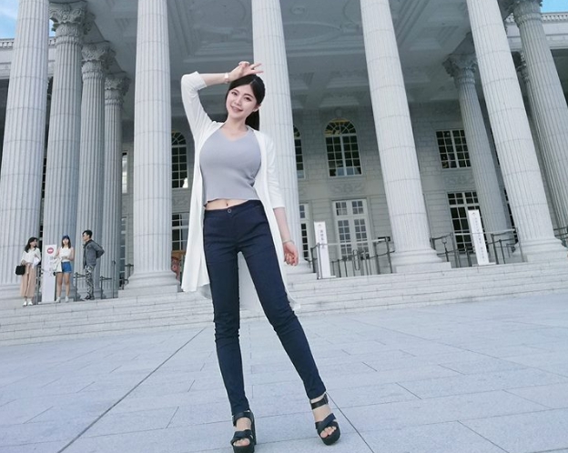 「睡著妹」身材姣好，老公遭起底原來是調查官。（翻攝自Jane Chen臉書）